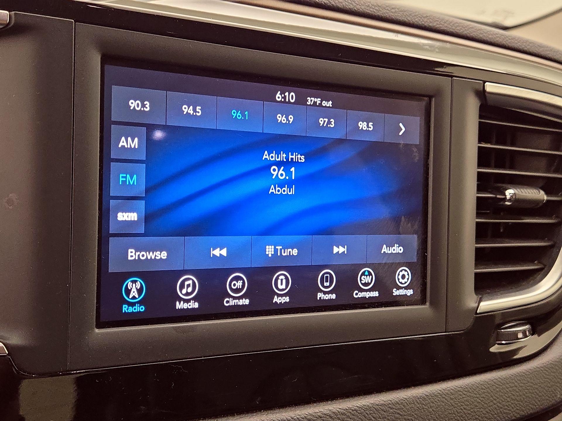 Thumbnail: 2020 Chrysler Voyager - 14