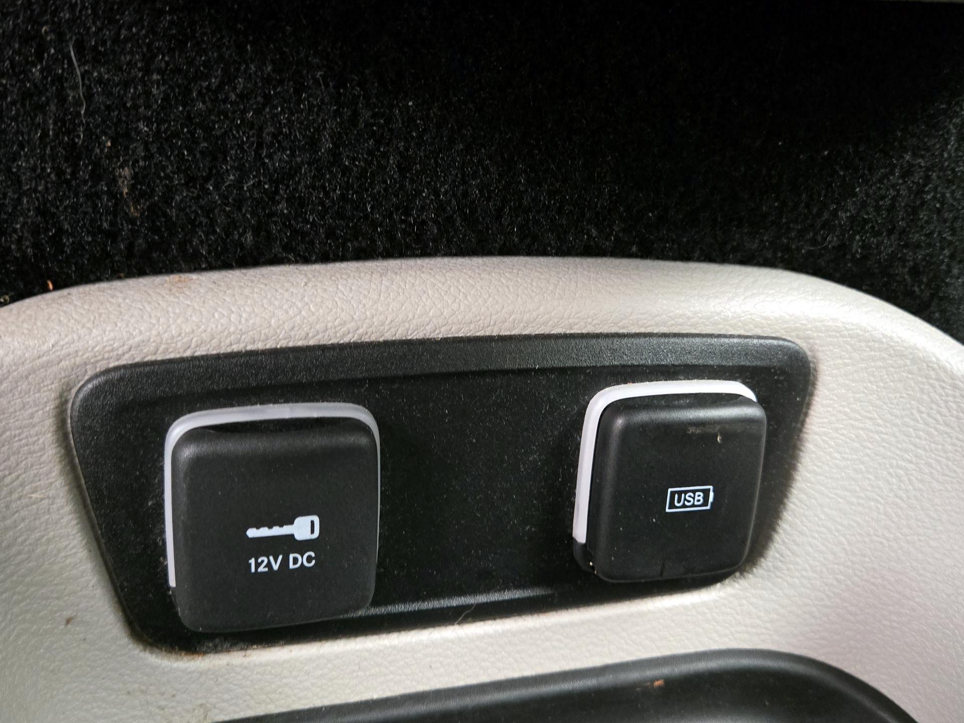 Thumbnail: 2020 Chrysler Voyager - 17