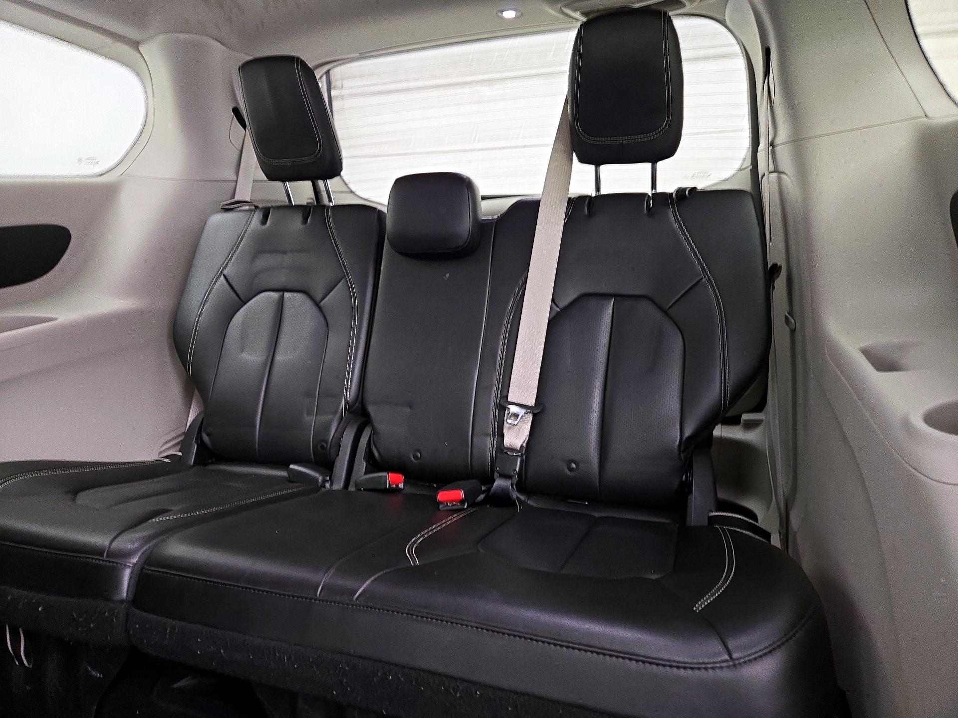 Thumbnail: 2020 Chrysler Voyager - 19