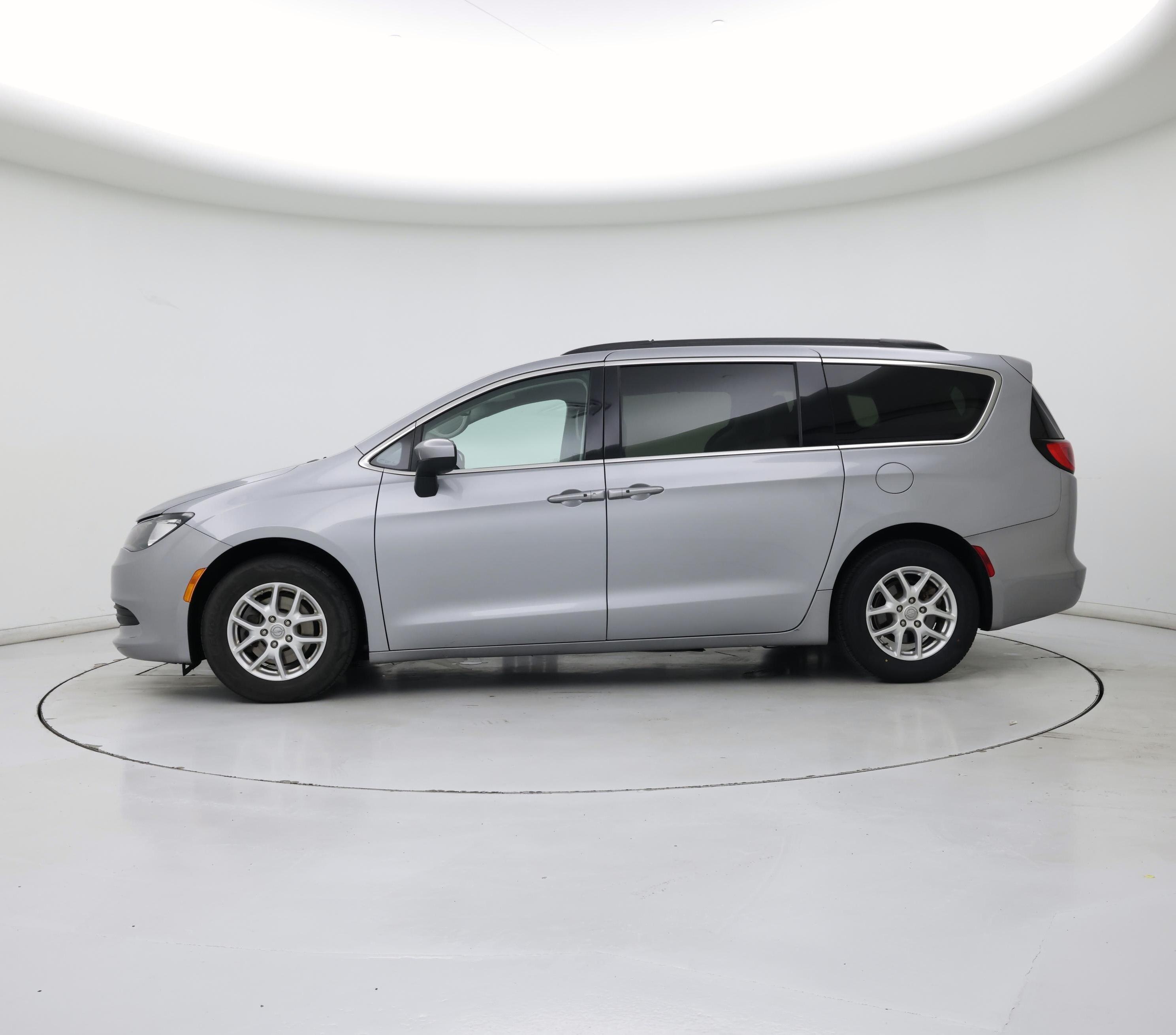 Thumbnail: 2020 Chrysler Voyager - 3