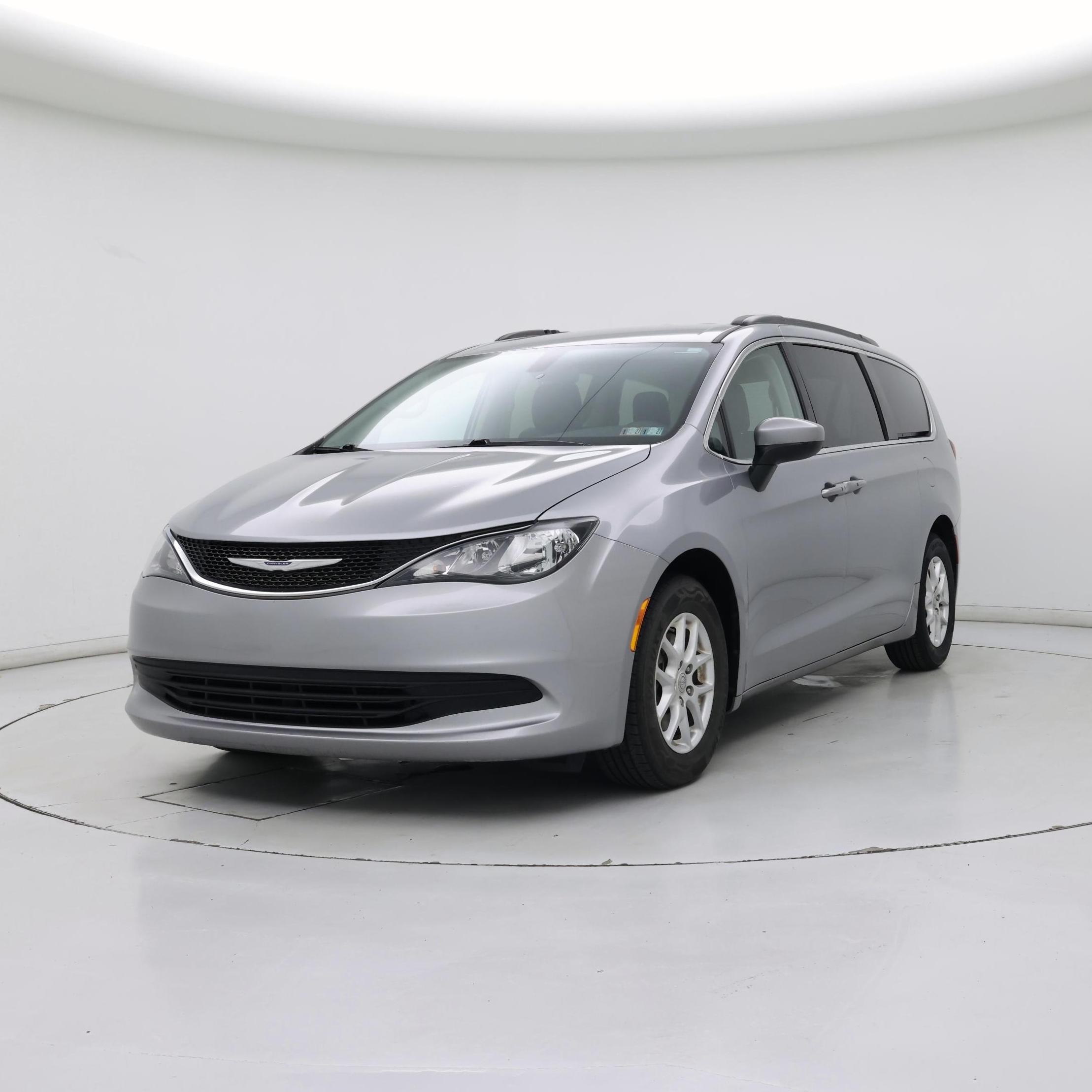 Thumbnail: 2020 Chrysler Voyager - 4