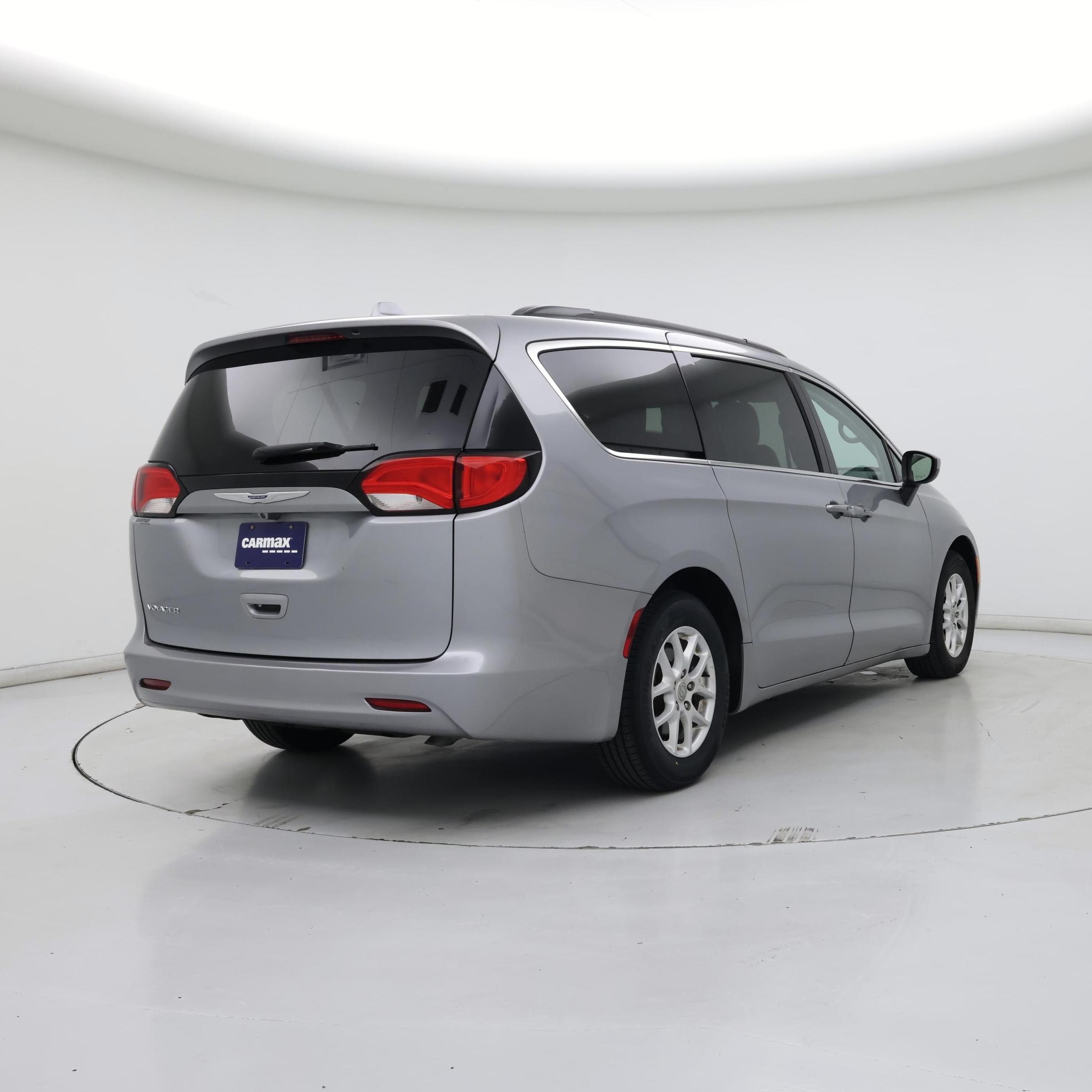 Thumbnail: 2020 Chrysler Voyager - 8