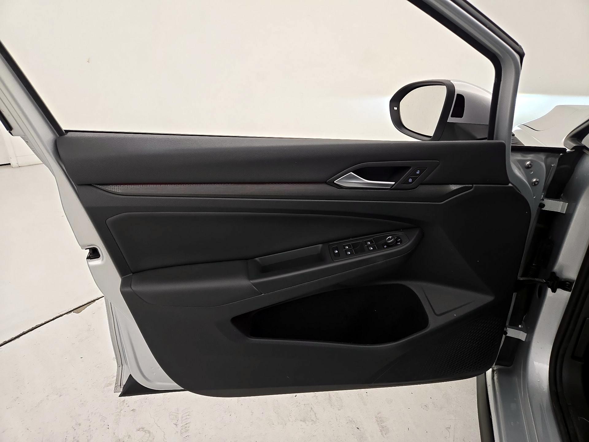 Thumbnail: 2022 Volkswagen Golf - 12