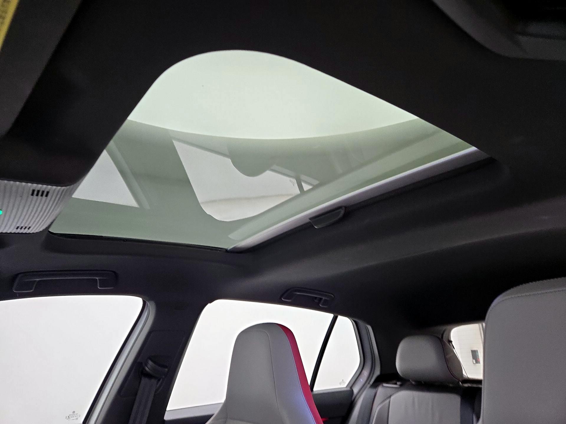 Thumbnail: 2022 Volkswagen Golf - 20