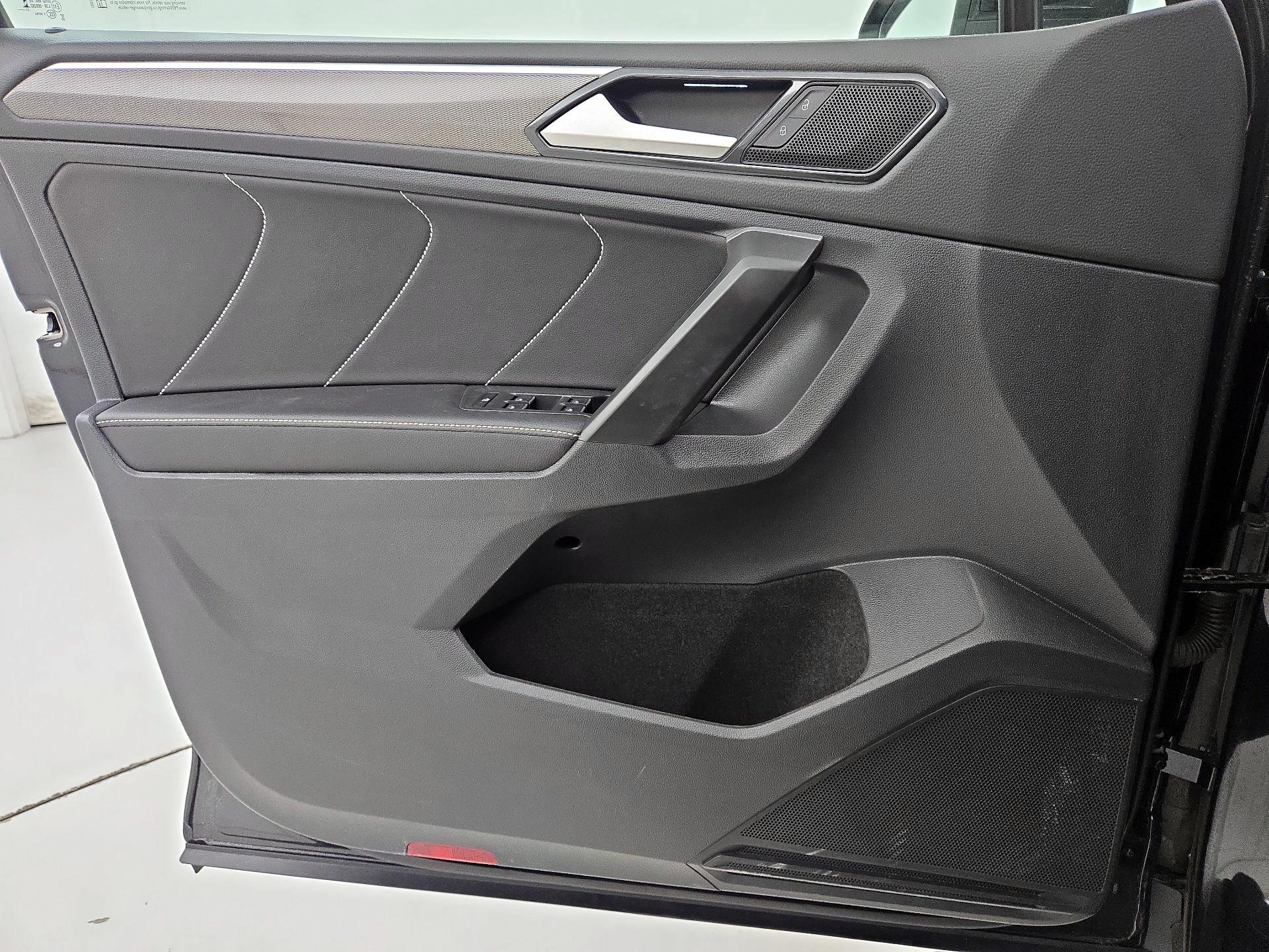 Thumbnail: 2023 Volkswagen Tiguan - 12