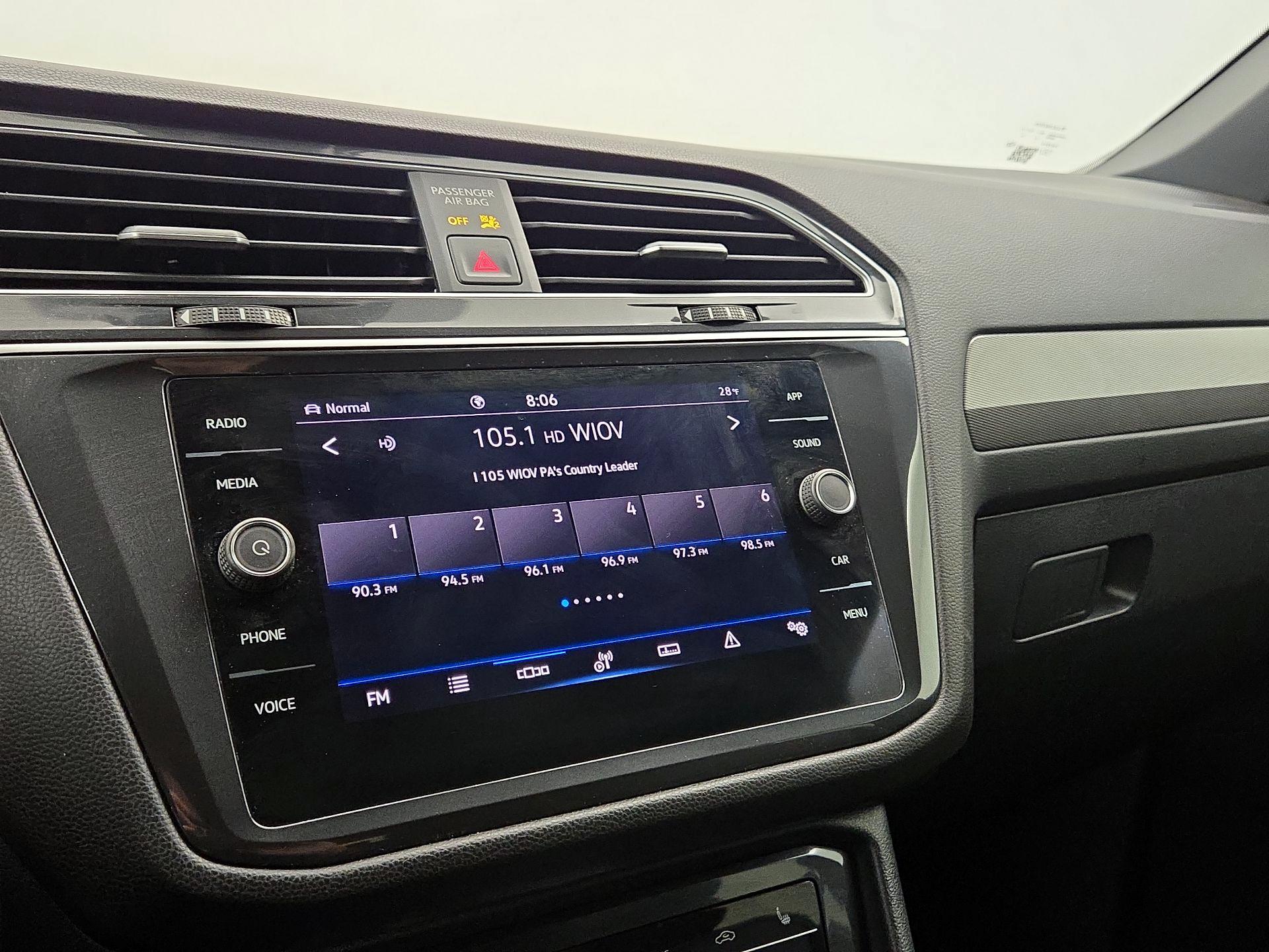 Thumbnail: 2023 Volkswagen Tiguan - 15