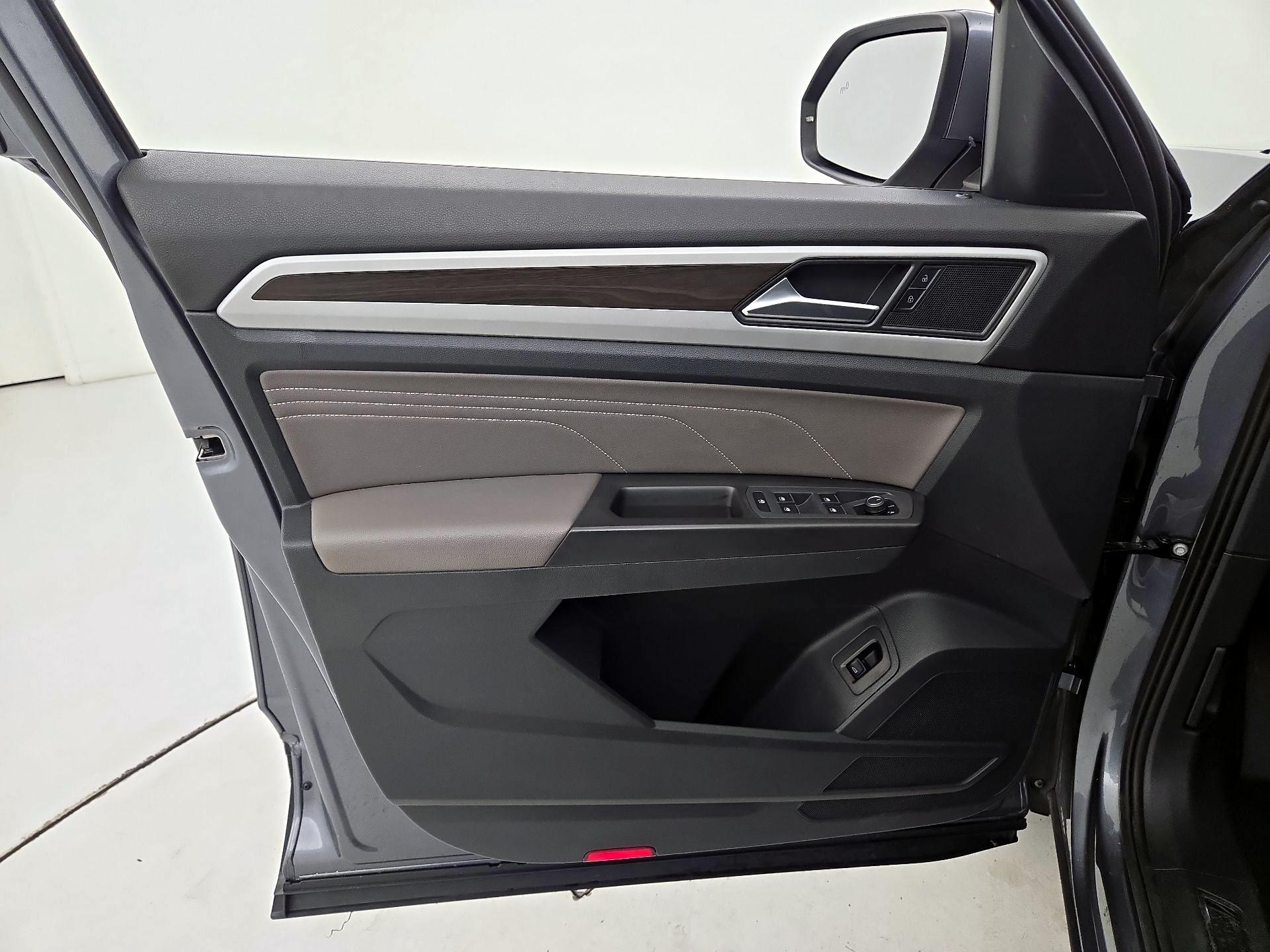 Thumbnail: 2022 Volkswagen Atlas - 12