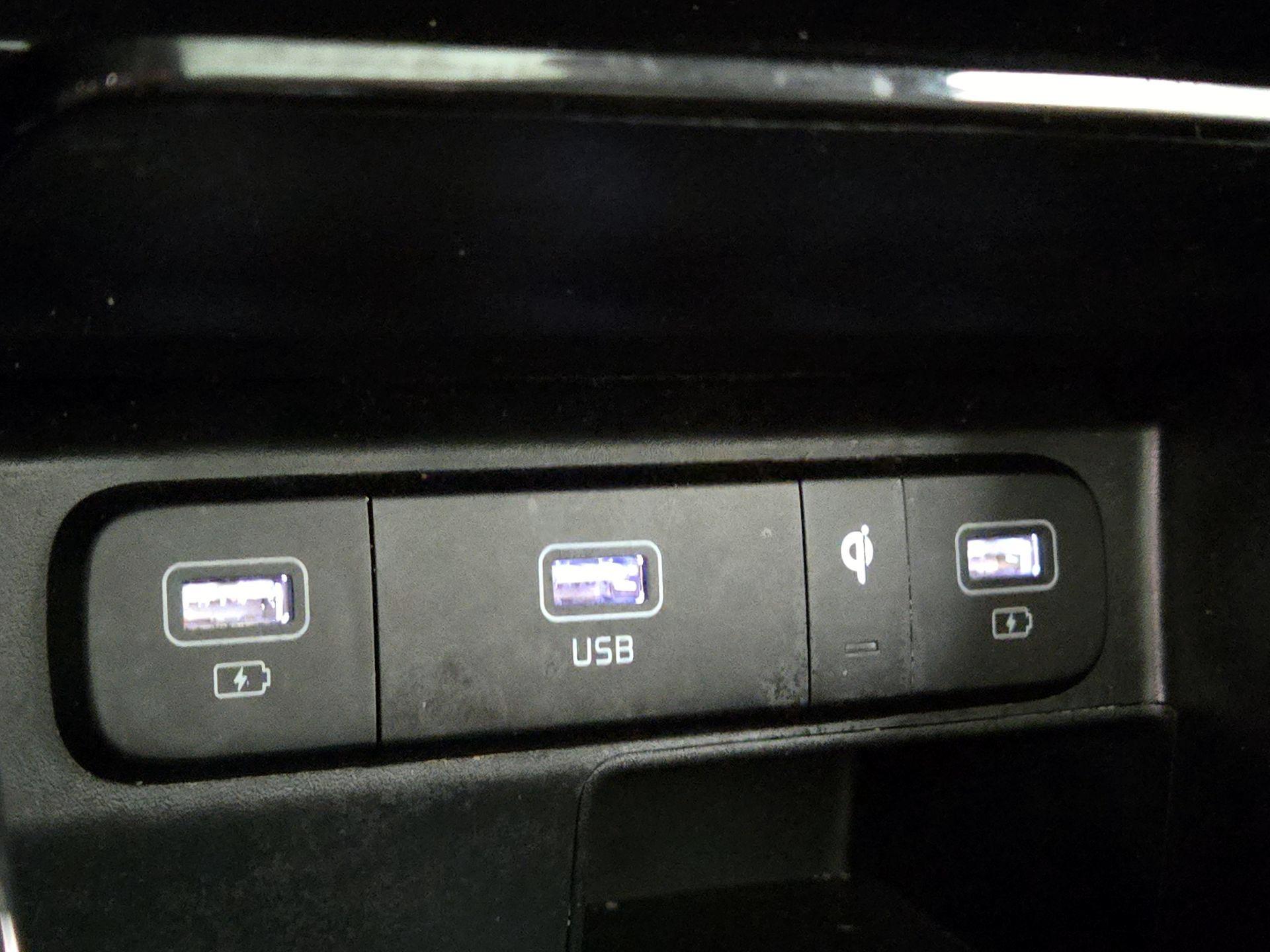 Thumbnail: 2021 Kia Sorento - 18