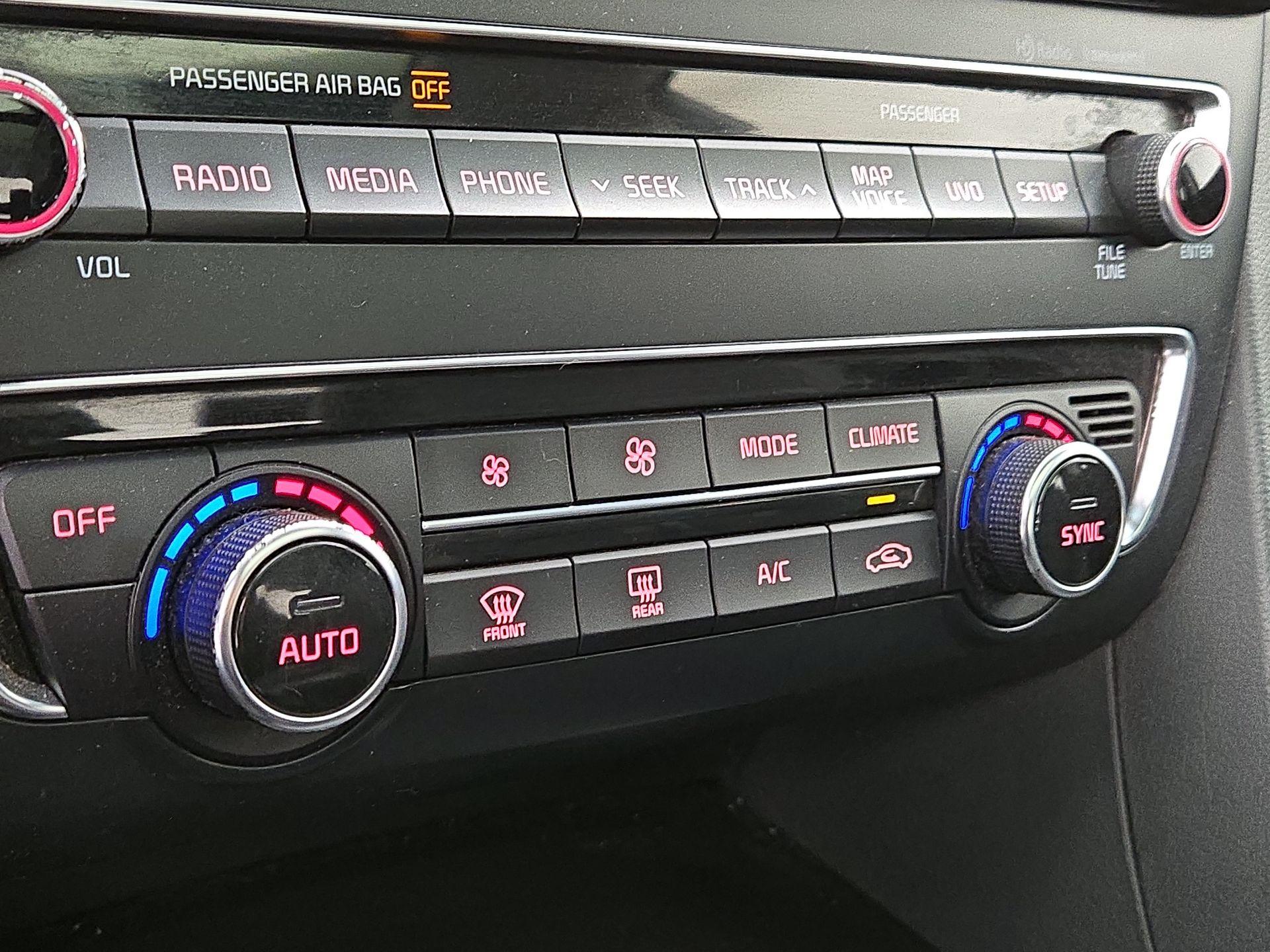 Thumbnail: 2016 Kia Optima - 16