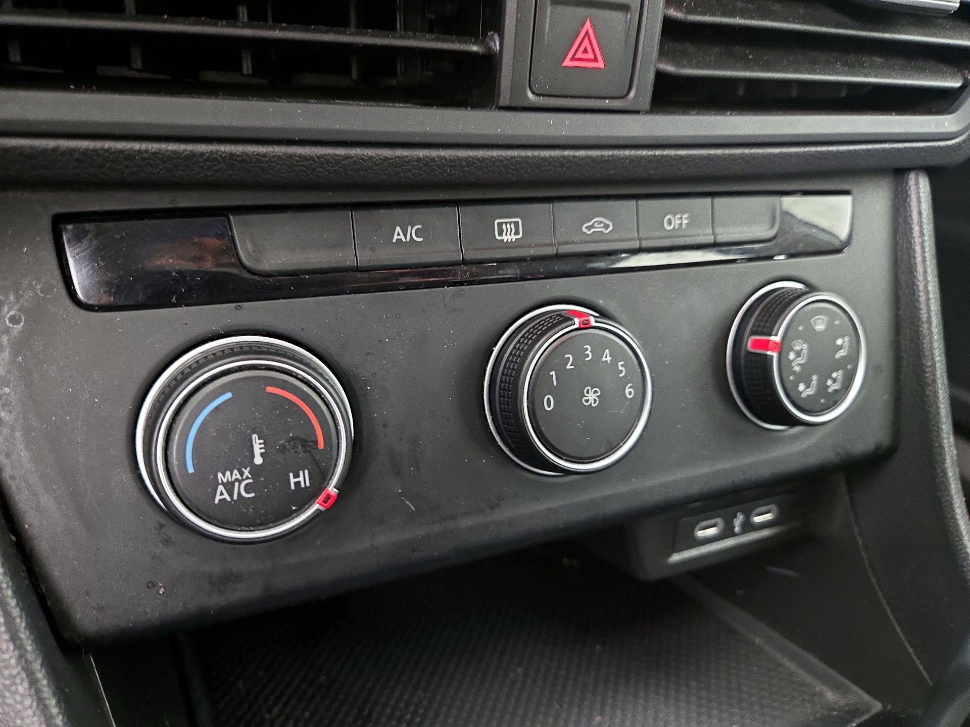 Thumbnail: 2024 Volkswagen Jetta - 16