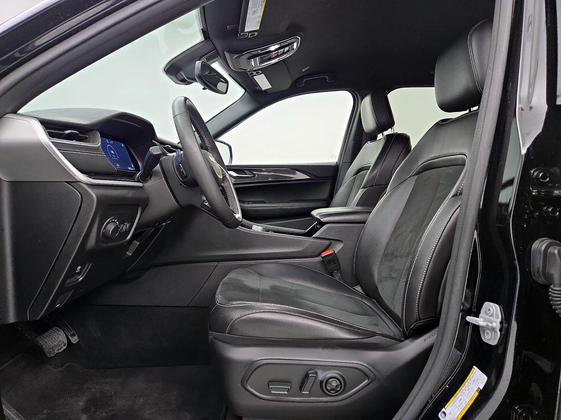 Thumbnail: 2023 Jeep Grand Cherokee - 11