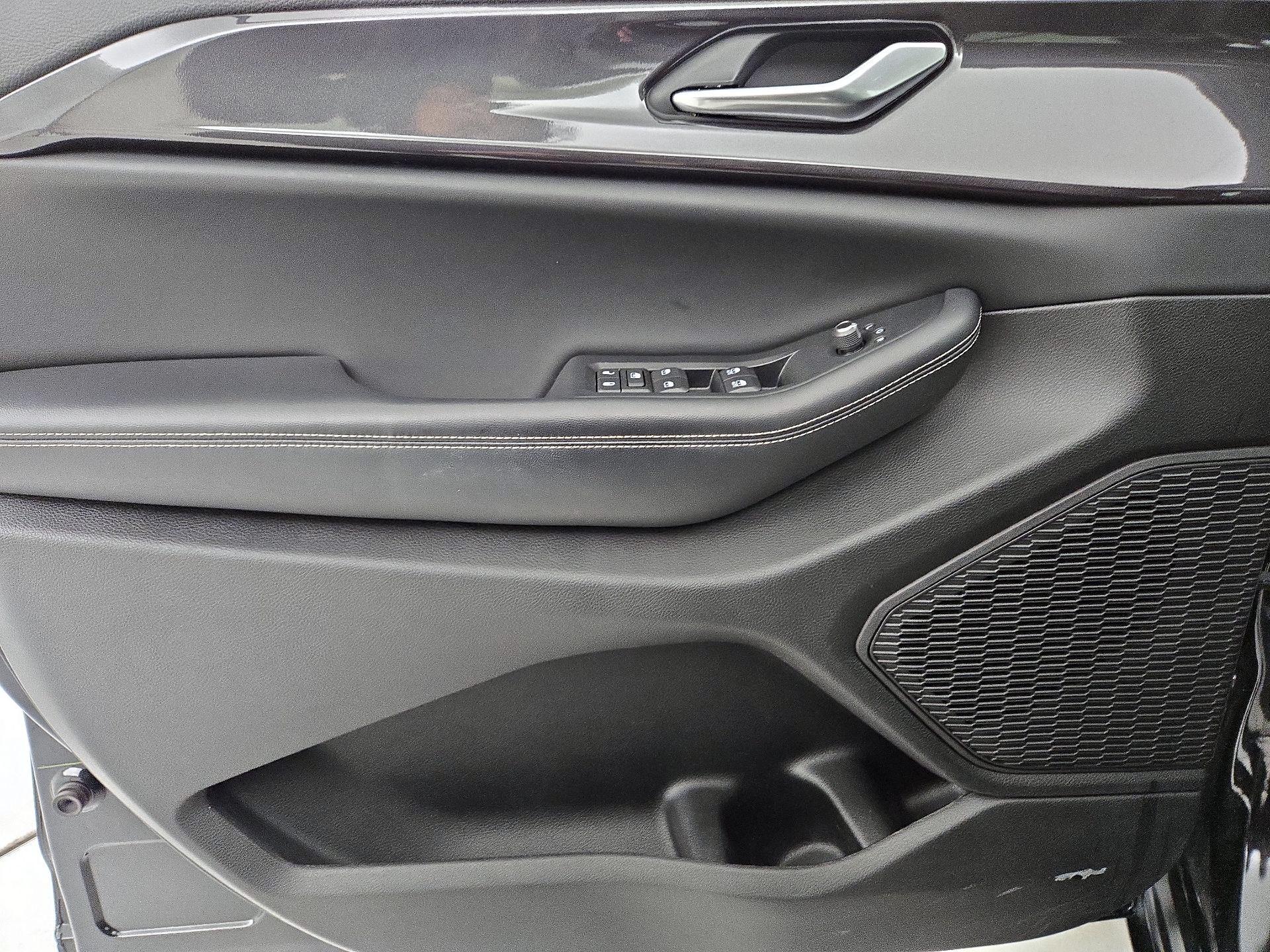 Thumbnail: 2023 Jeep Grand Cherokee - 12