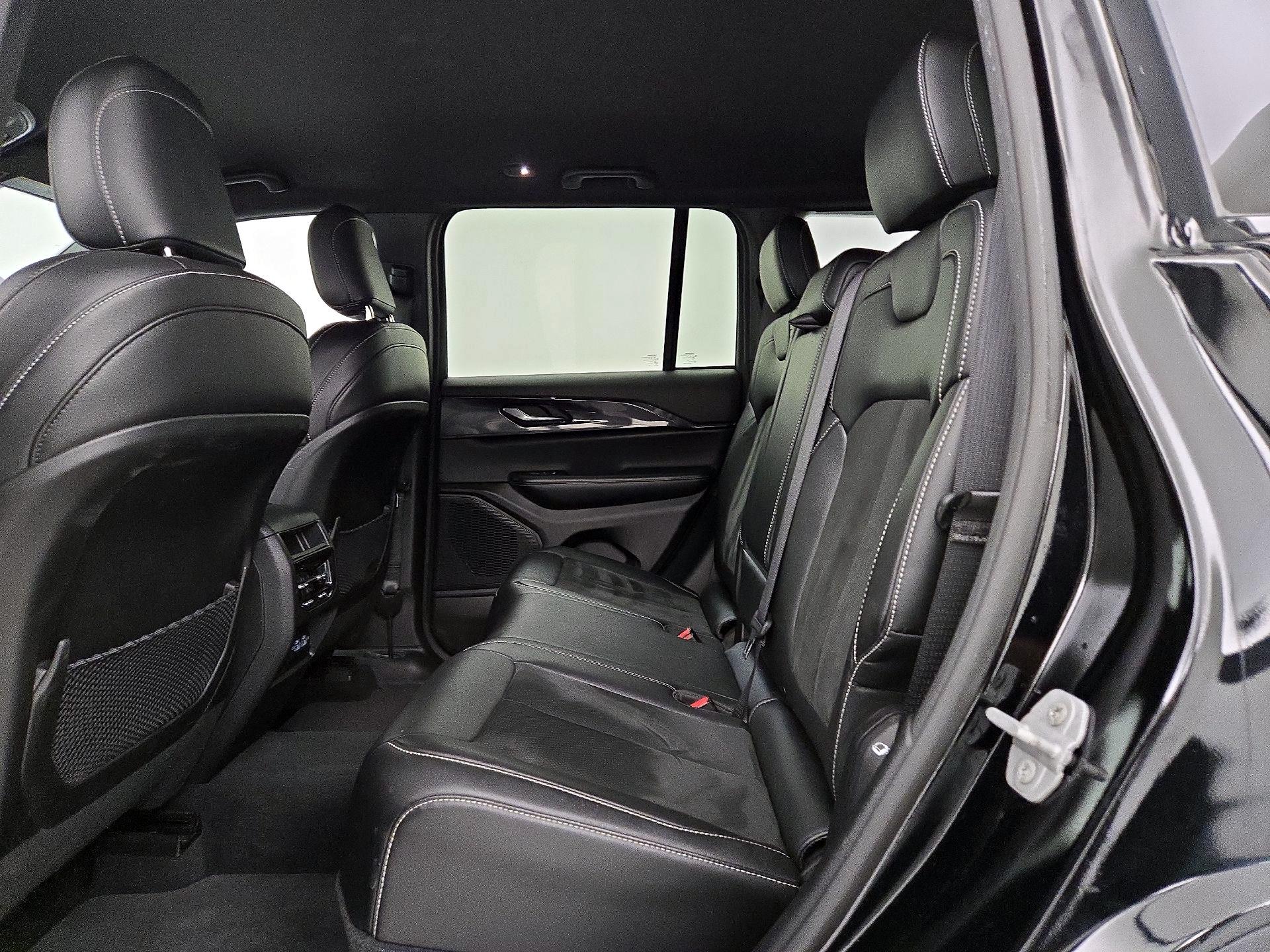 Thumbnail: 2023 Jeep Grand Cherokee - 18