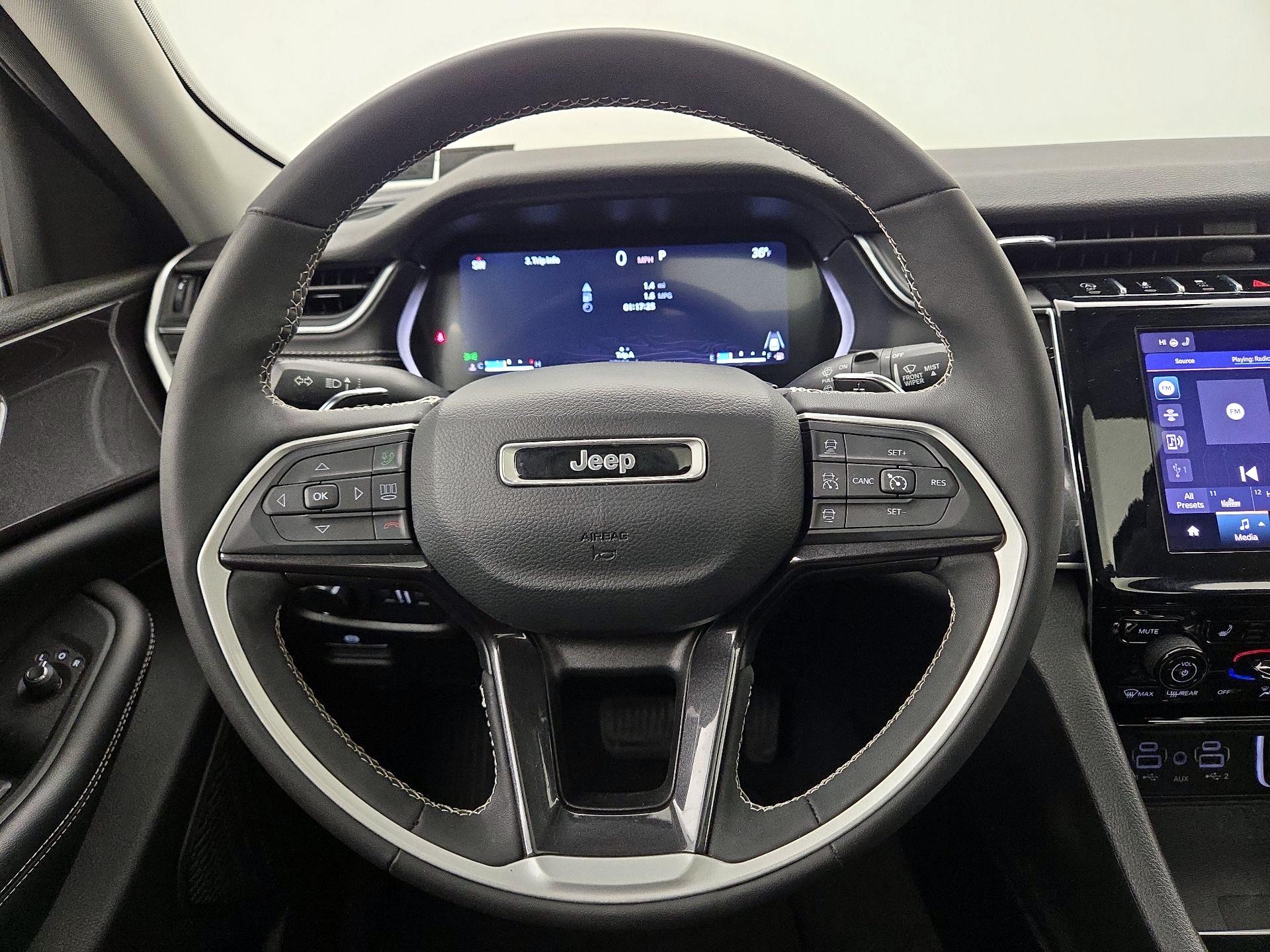 Thumbnail: 2023 Jeep Grand Cherokee - 10