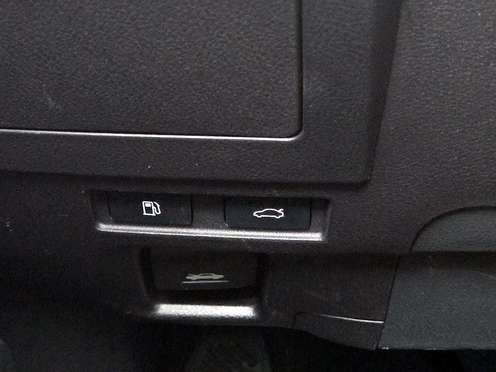 Thumbnail: 2021 Lexus ES - 13