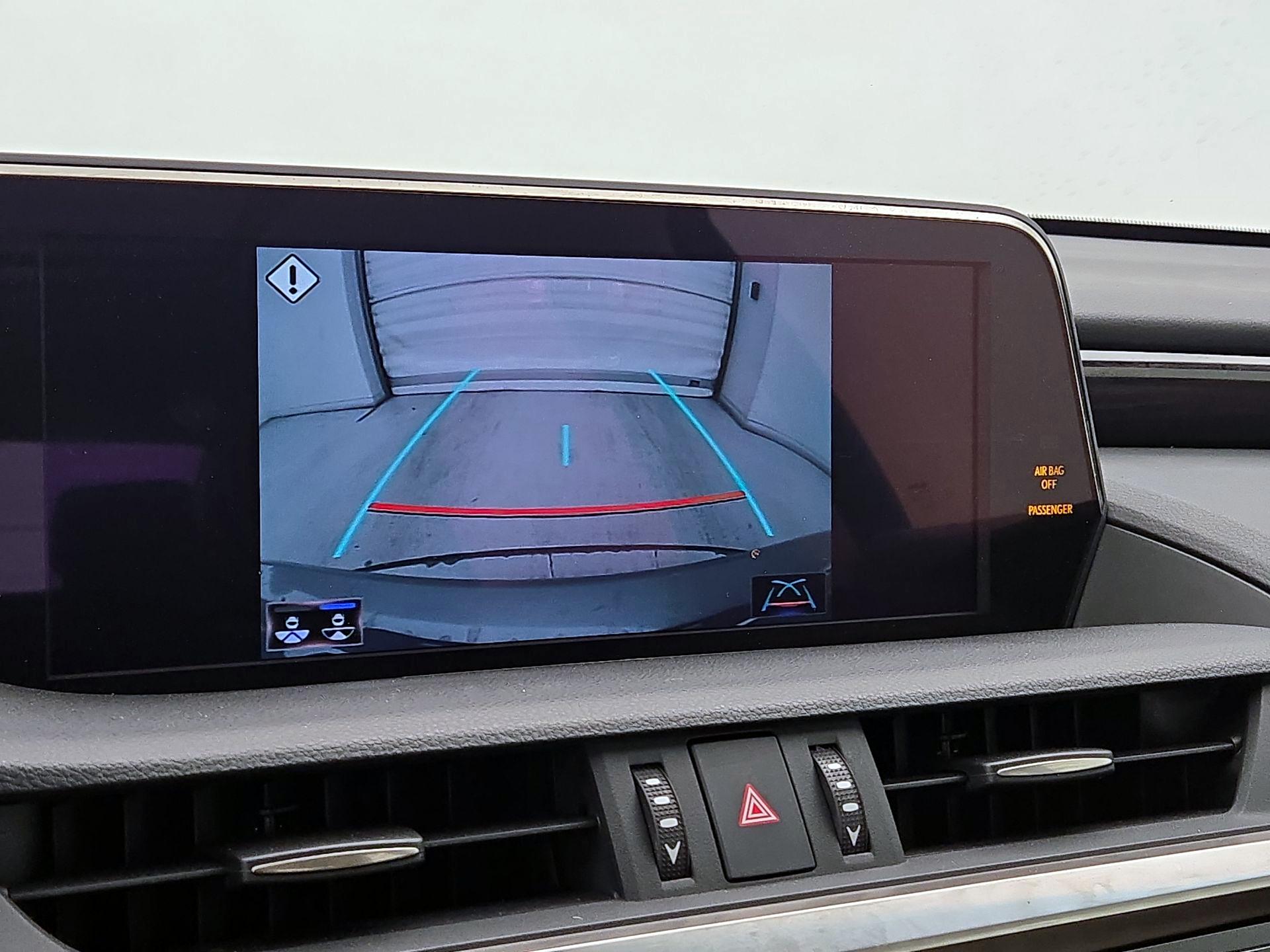 Thumbnail: 2021 Lexus ES - 15