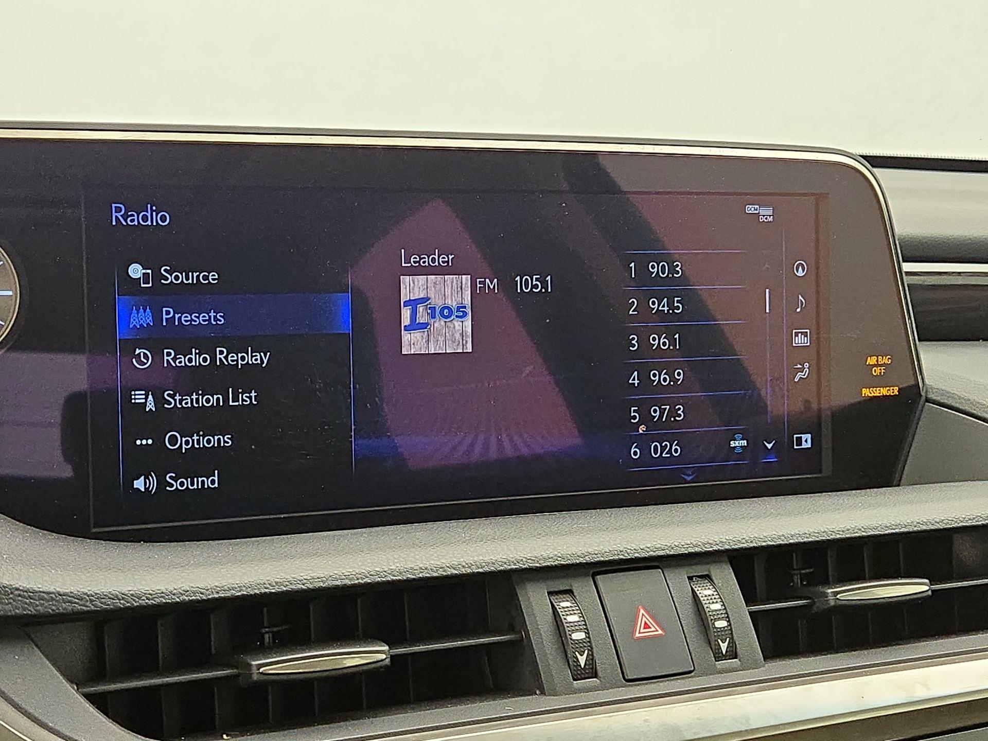 Thumbnail: 2021 Lexus ES - 16