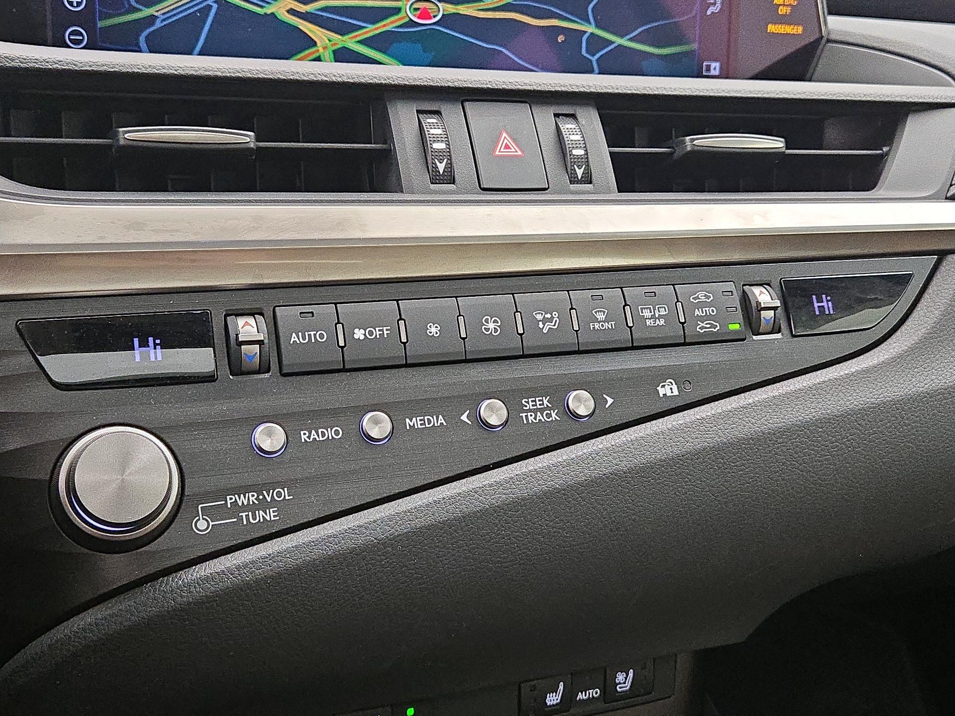 Thumbnail: 2021 Lexus ES - 17