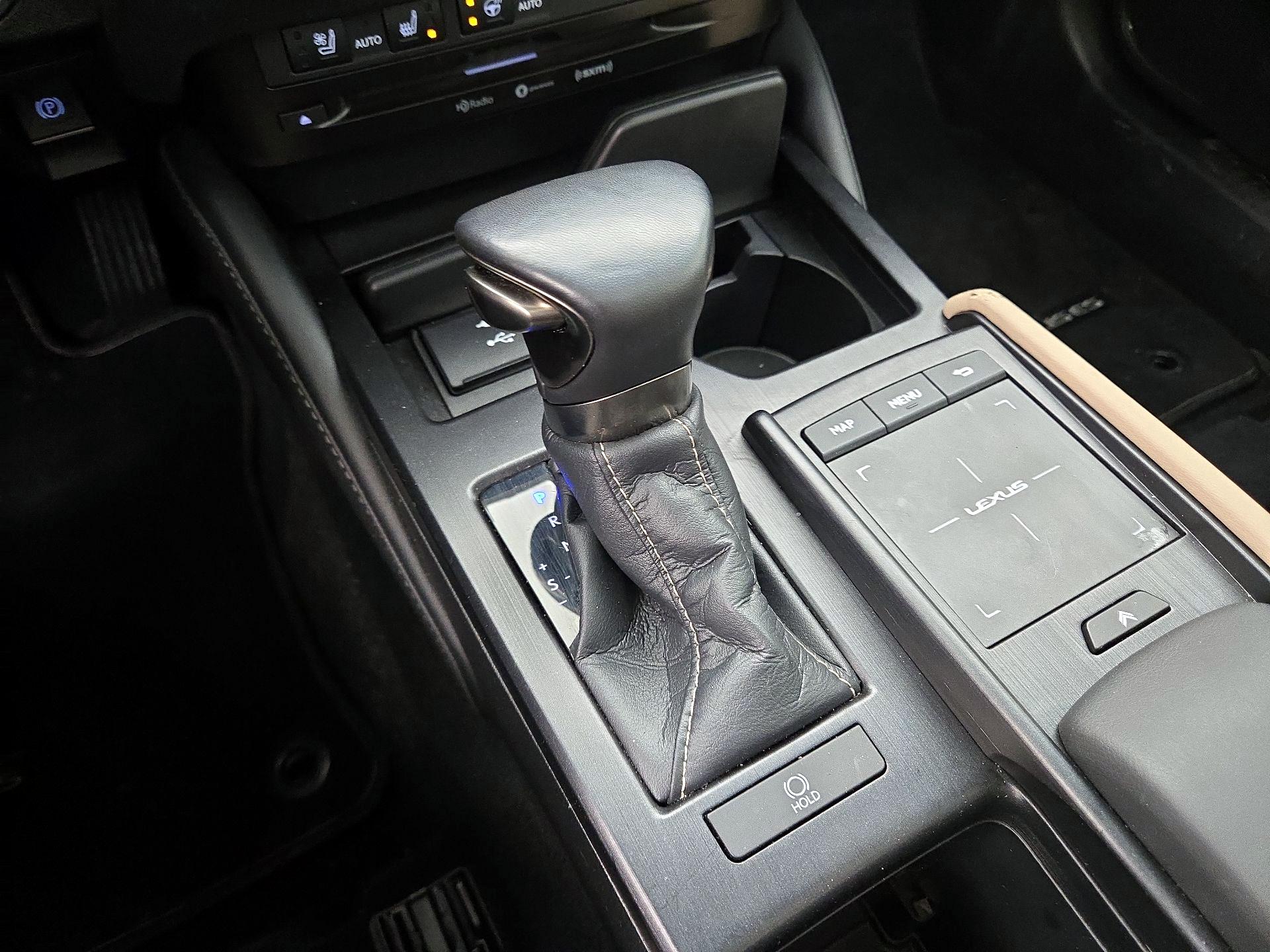 Thumbnail: 2021 Lexus ES - 18