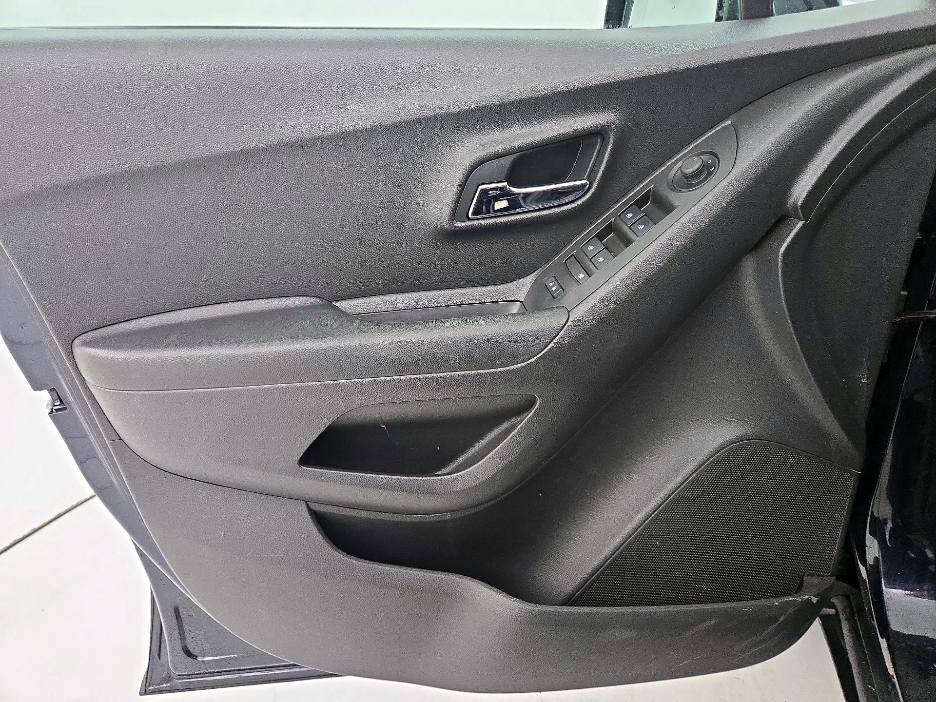 Thumbnail: 2021 Chevrolet Trax - 12