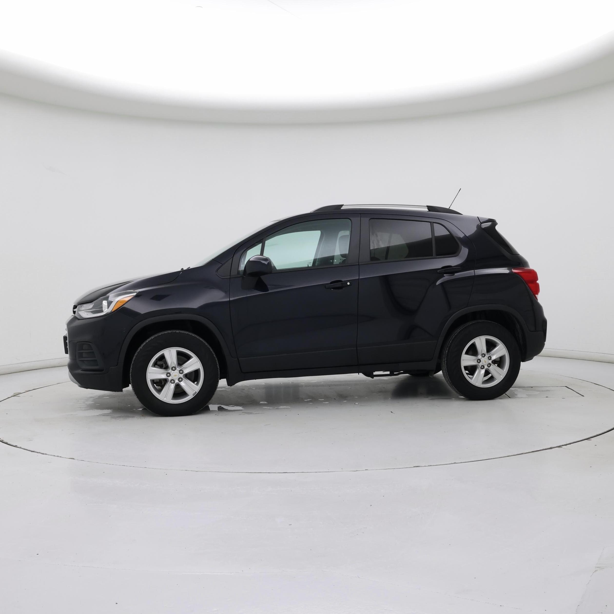 Thumbnail: 2021 Chevrolet Trax - 3