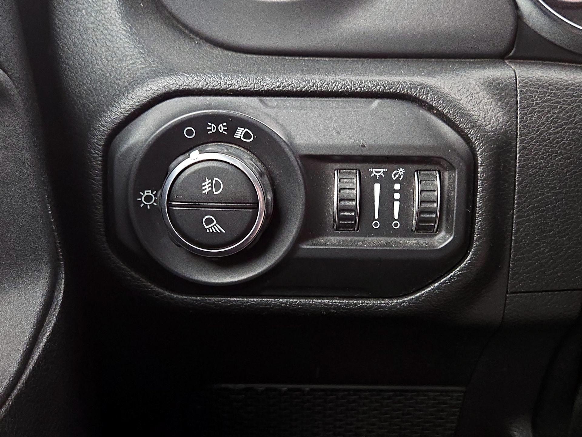 Thumbnail: 2021 Jeep Gladiator - 13