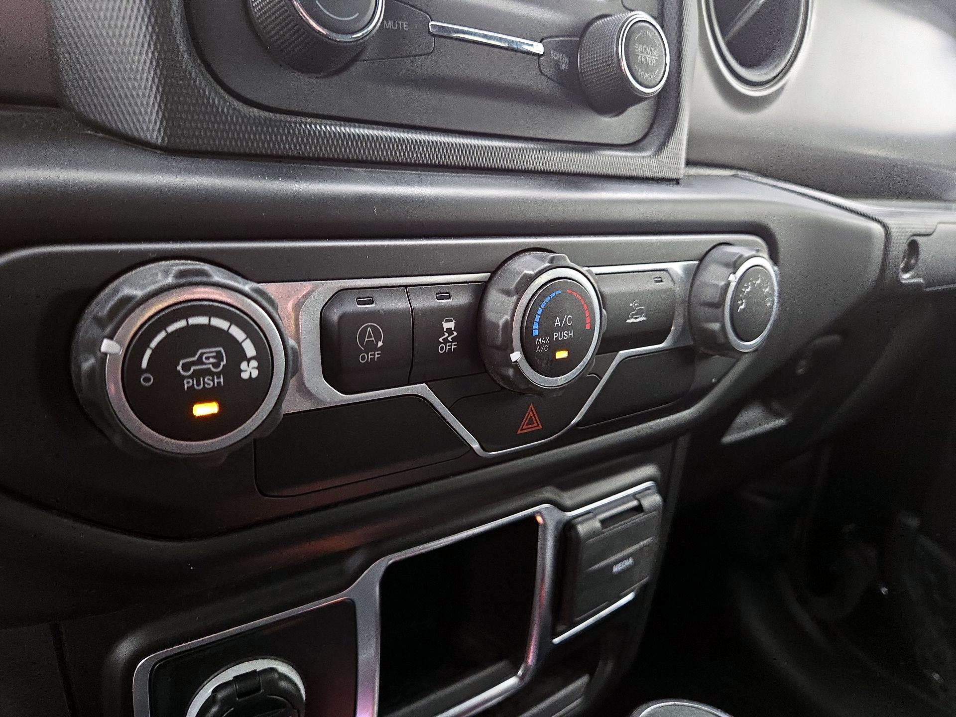 Thumbnail: 2021 Jeep Gladiator - 16
