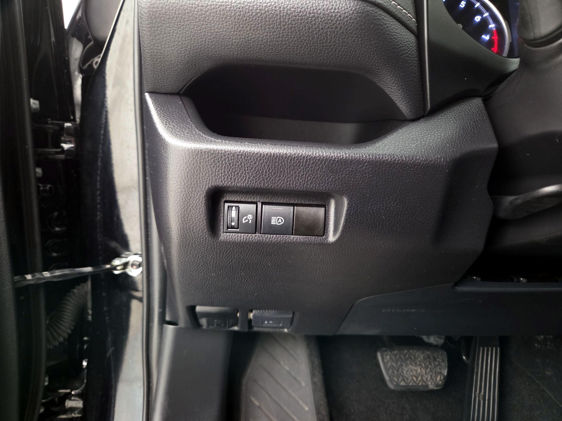 Thumbnail: 2021 Toyota RAV4 - 13