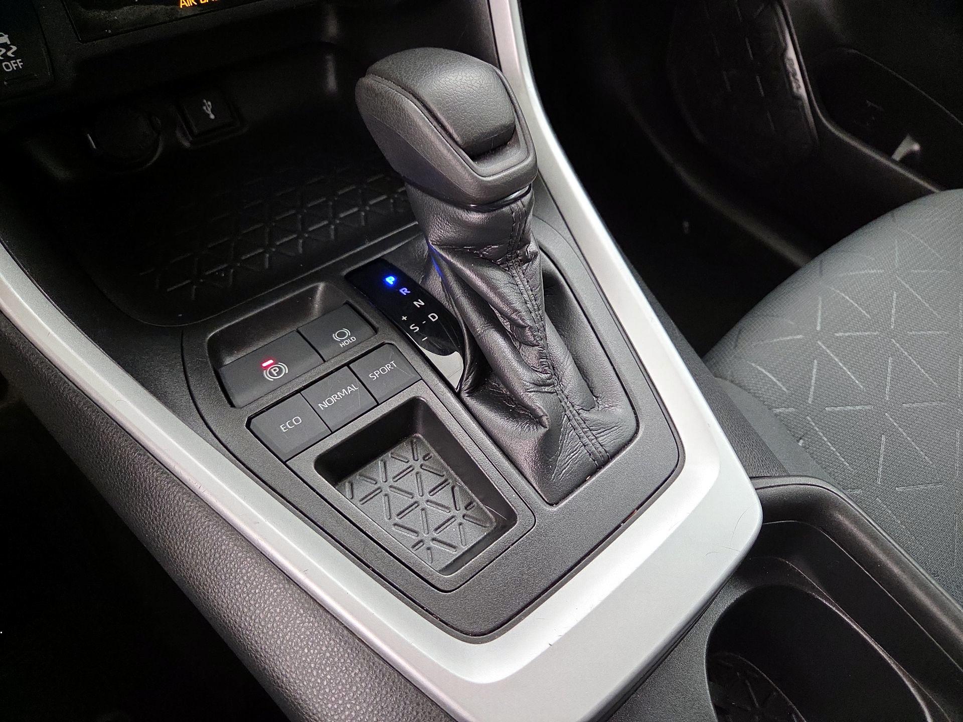 Thumbnail: 2021 Toyota RAV4 - 17