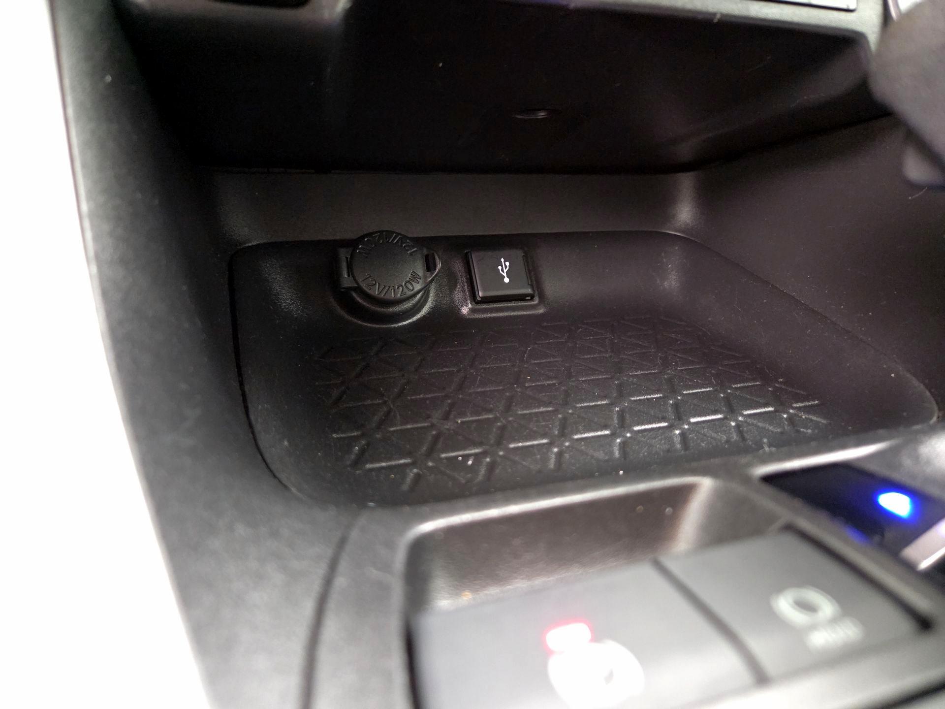 Thumbnail: 2021 Toyota RAV4 - 18