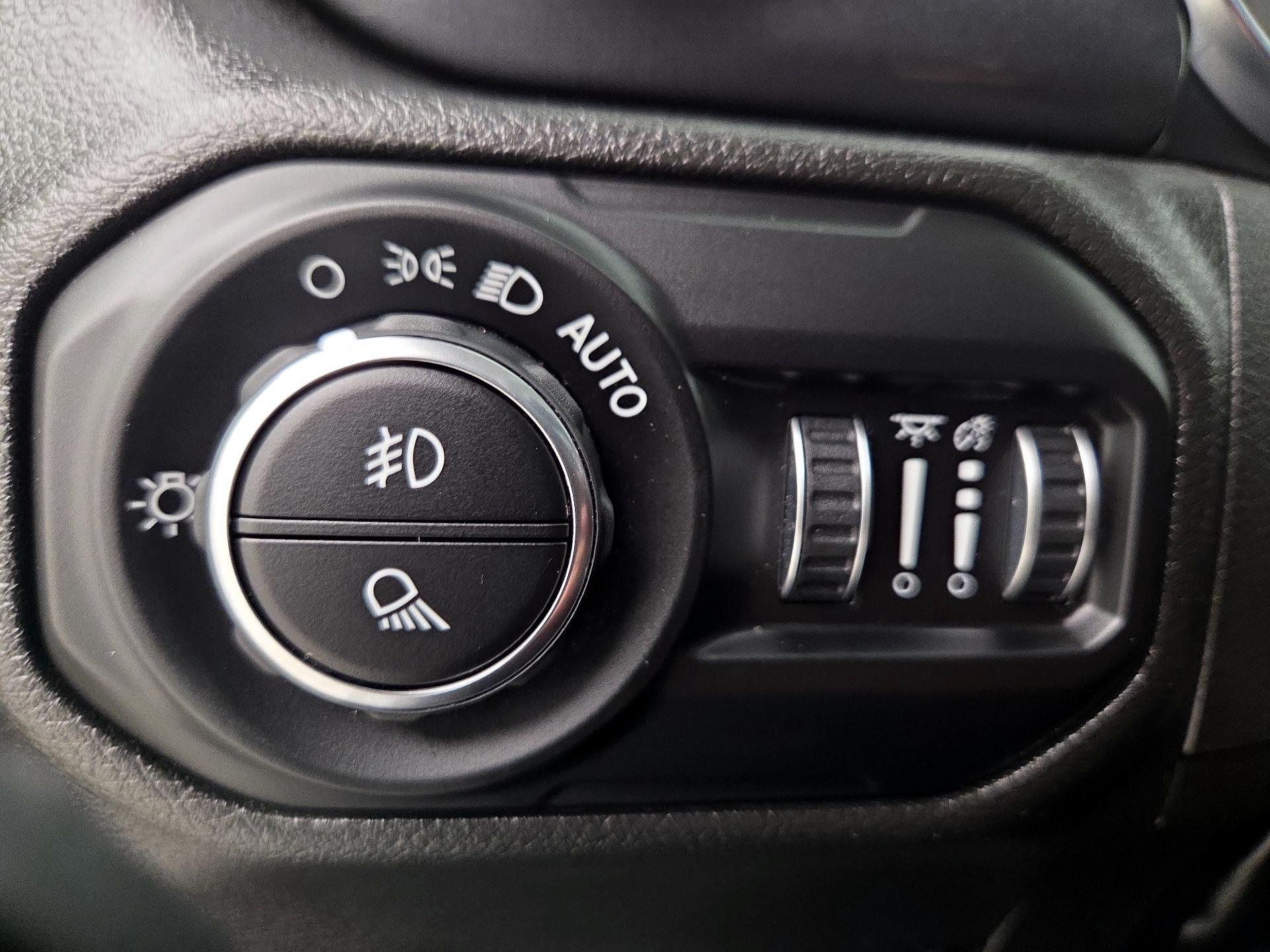 Thumbnail: 2022 Jeep Gladiator - 11