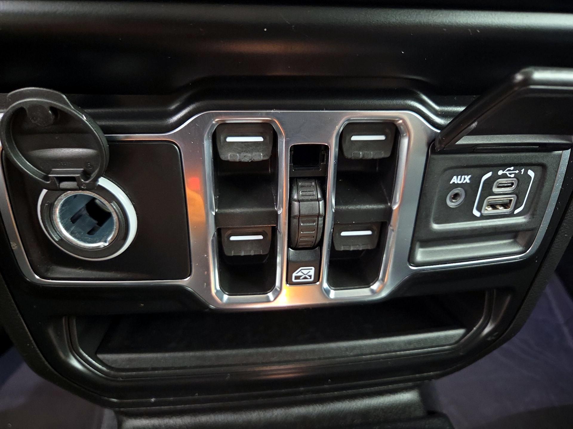 Thumbnail: 2022 Jeep Gladiator - 17