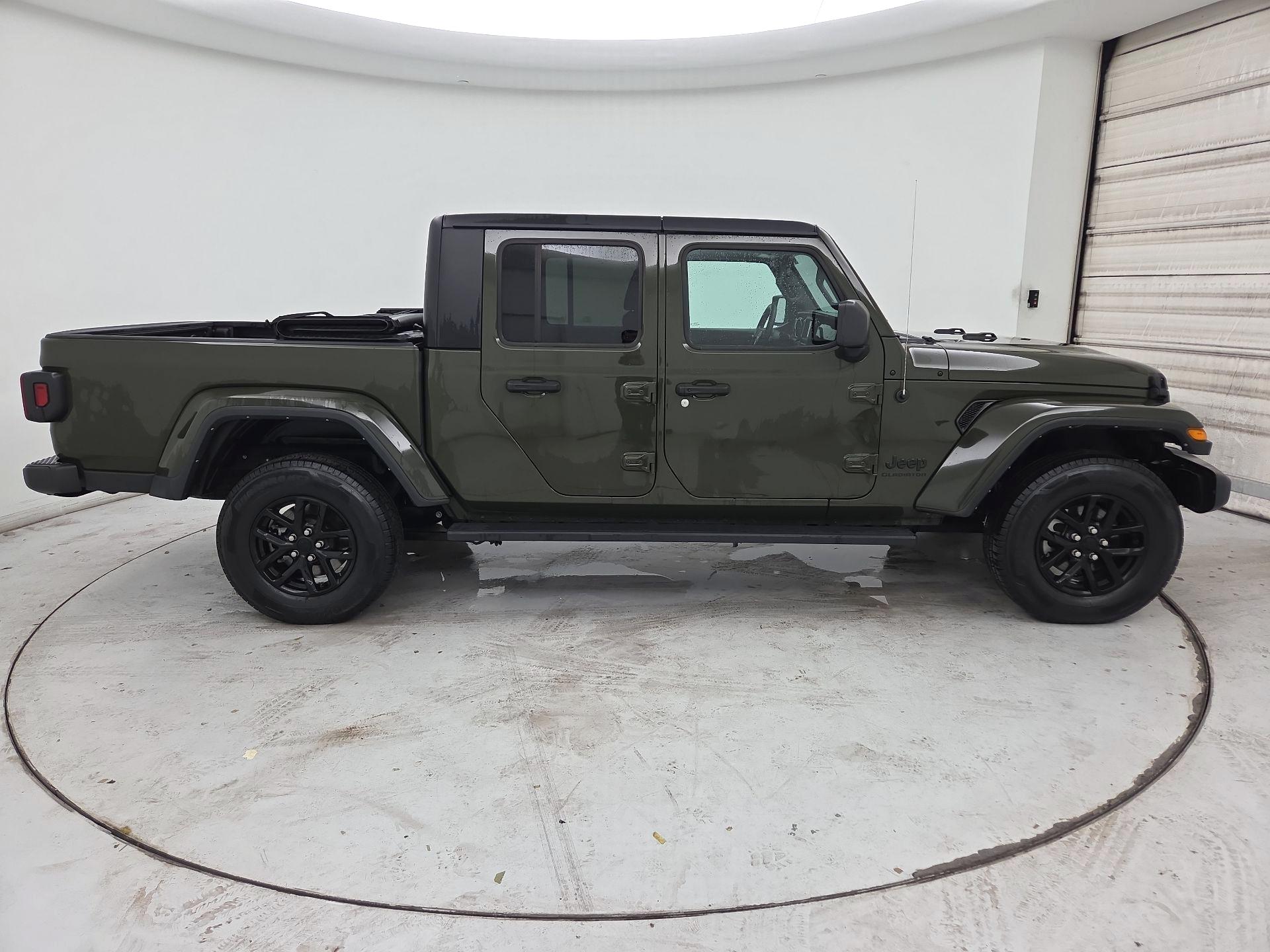 Thumbnail: 2022 Jeep Gladiator - 4