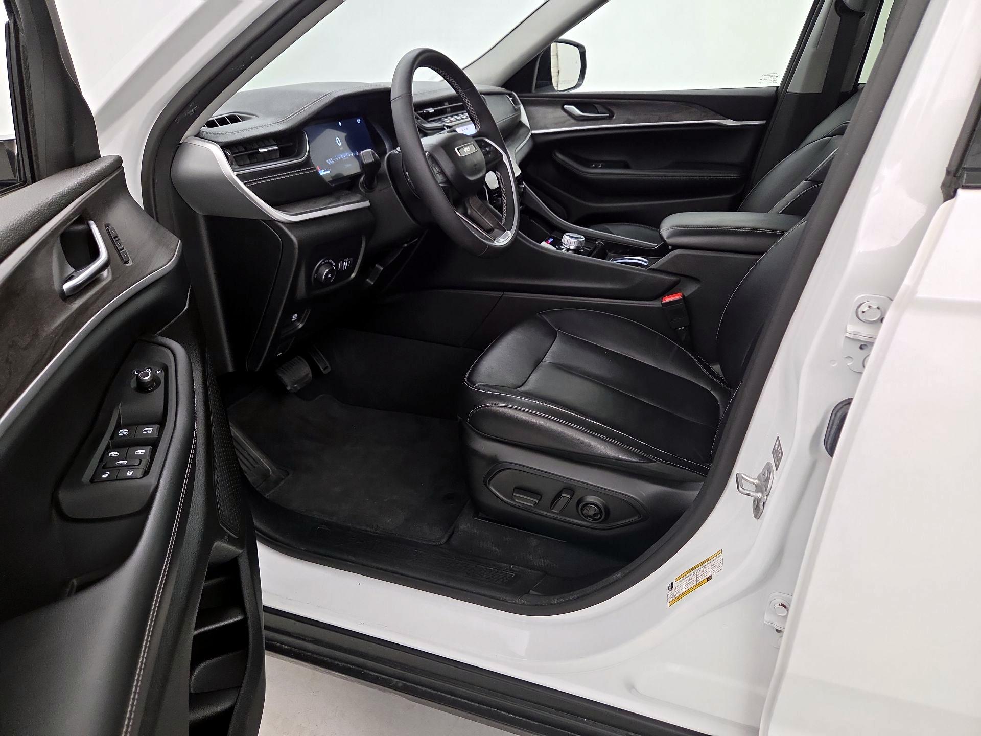 Thumbnail: 2023 Jeep Grand Cherokee - 9