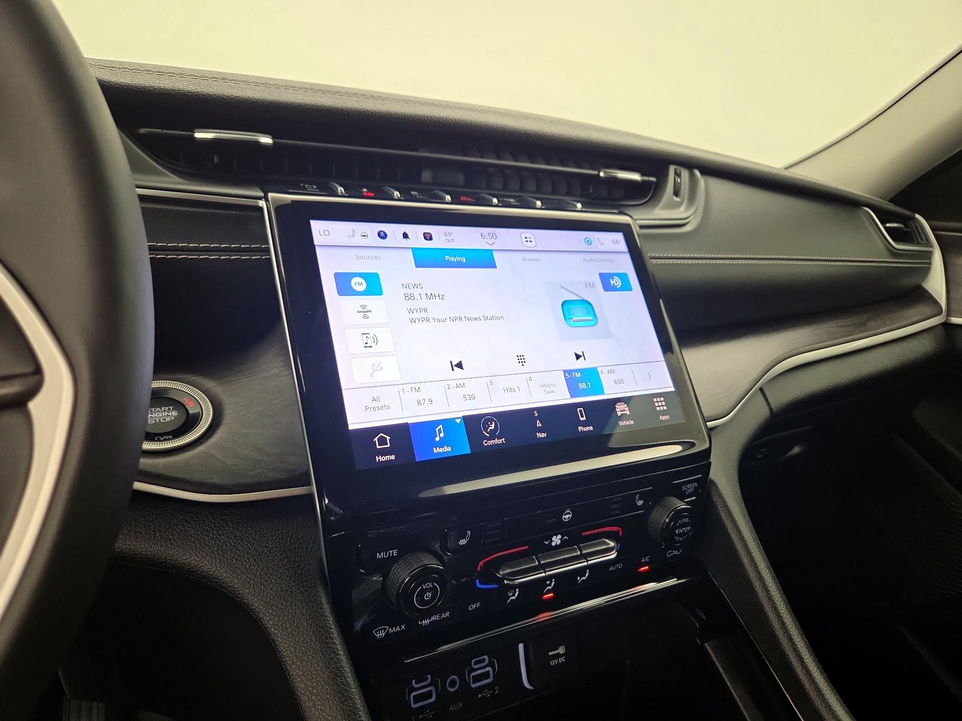 Thumbnail: 2023 Jeep Grand Cherokee - 14