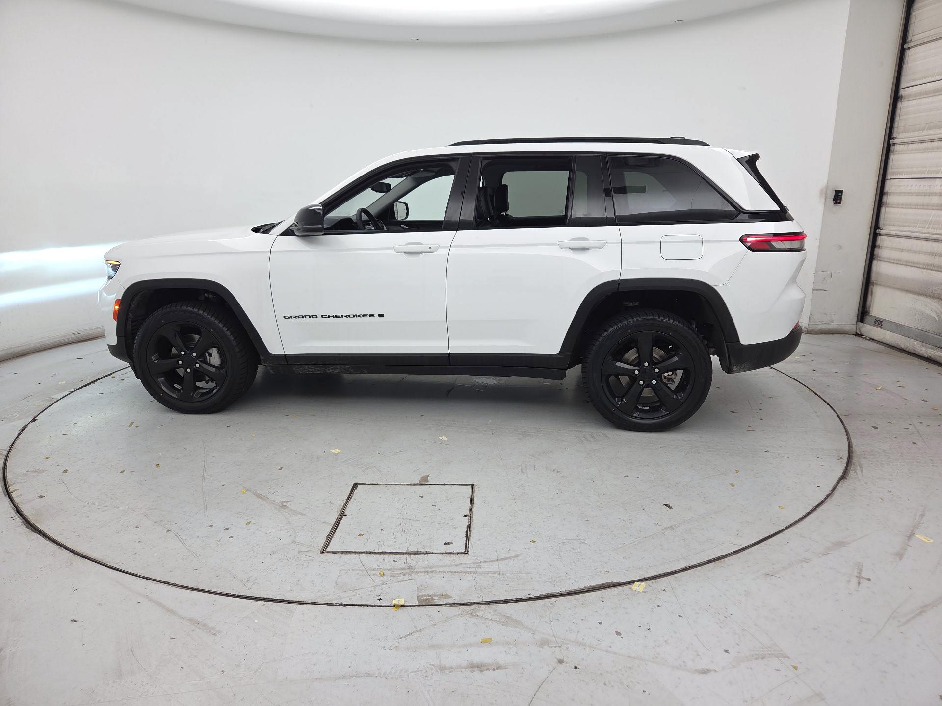Thumbnail: 2023 Jeep Grand Cherokee - 4