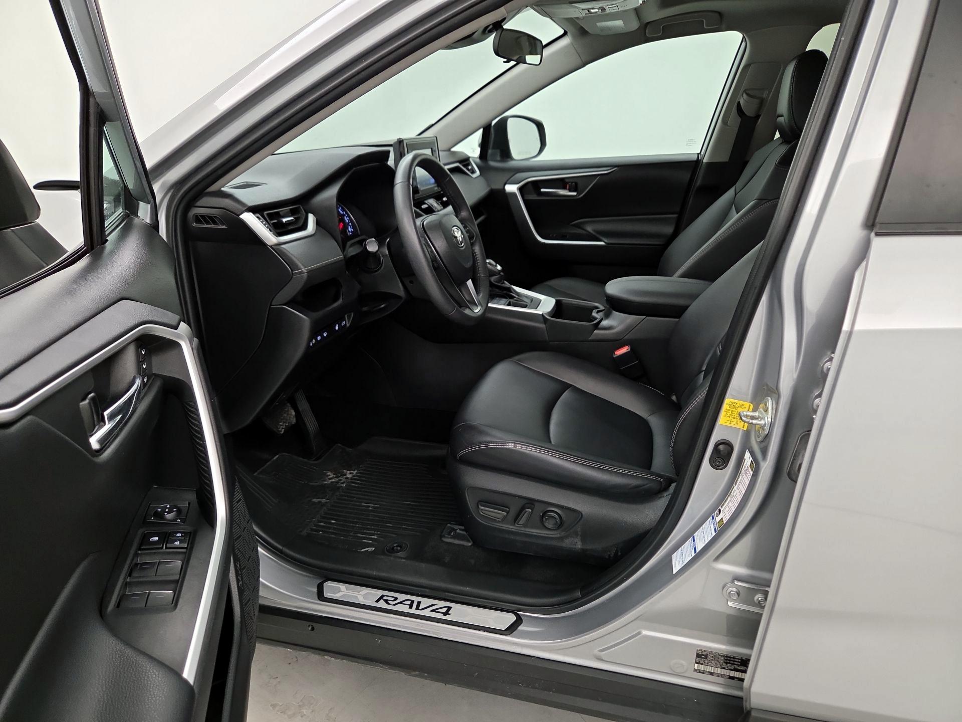 Thumbnail: 2022 Toyota RAV4 - 11