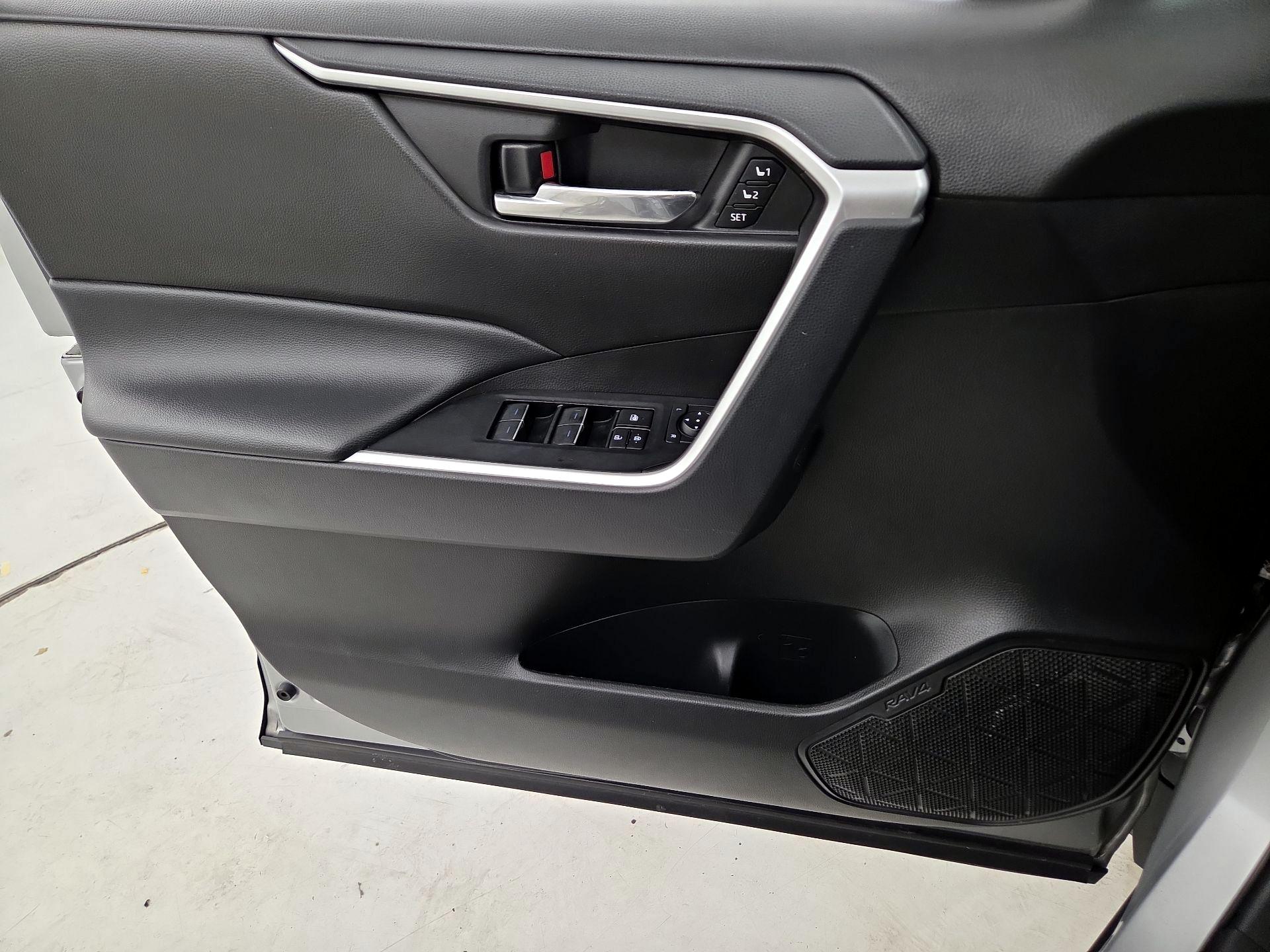 Thumbnail: 2022 Toyota RAV4 - 12