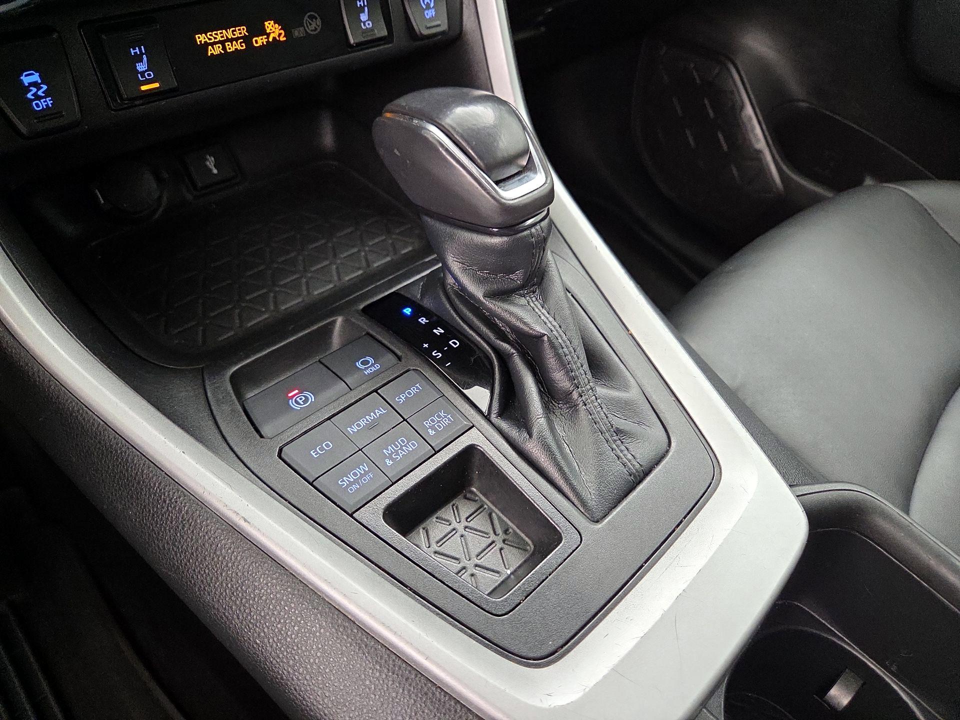 Thumbnail: 2022 Toyota RAV4 - 17