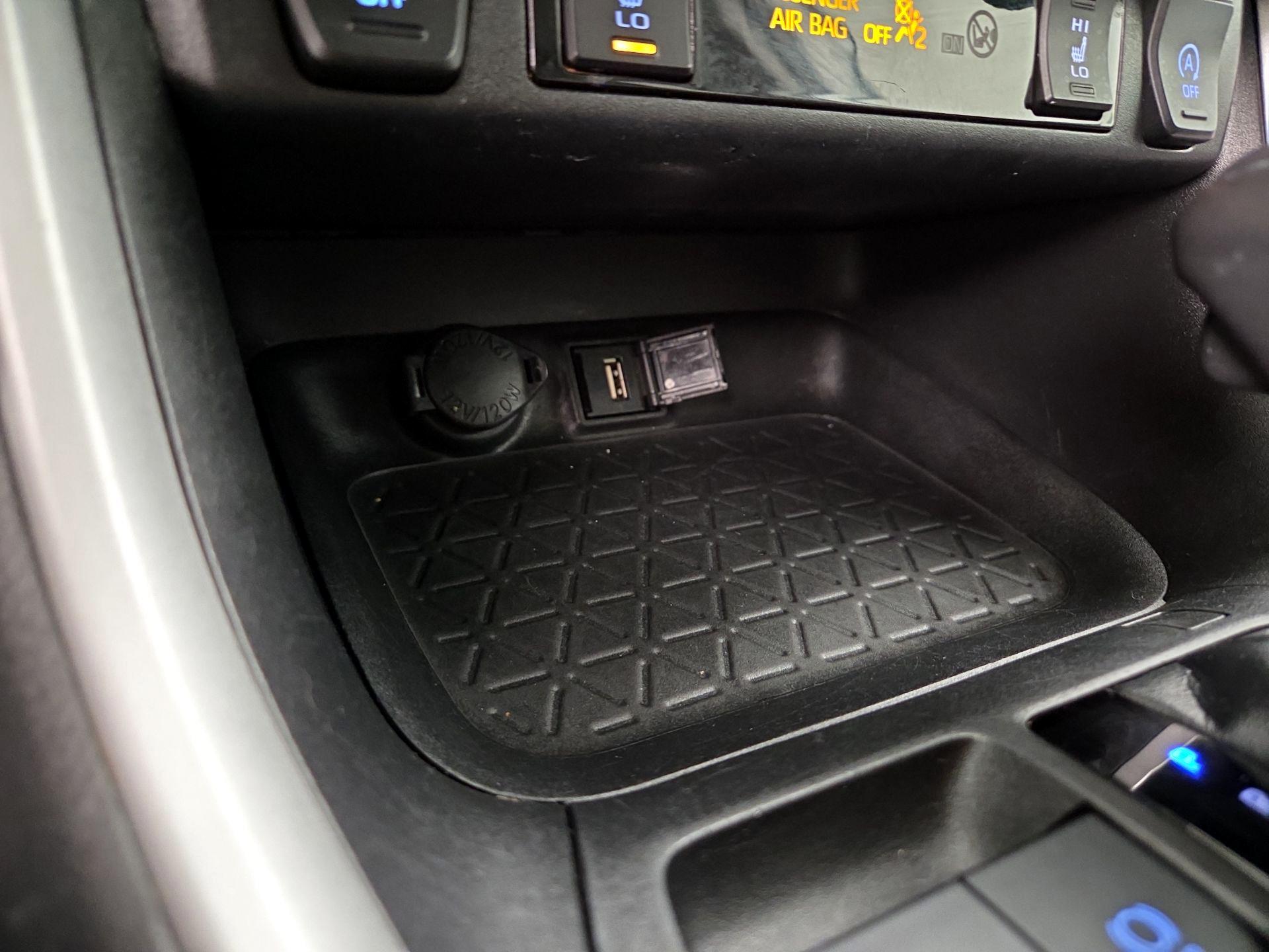 Thumbnail: 2022 Toyota RAV4 - 18