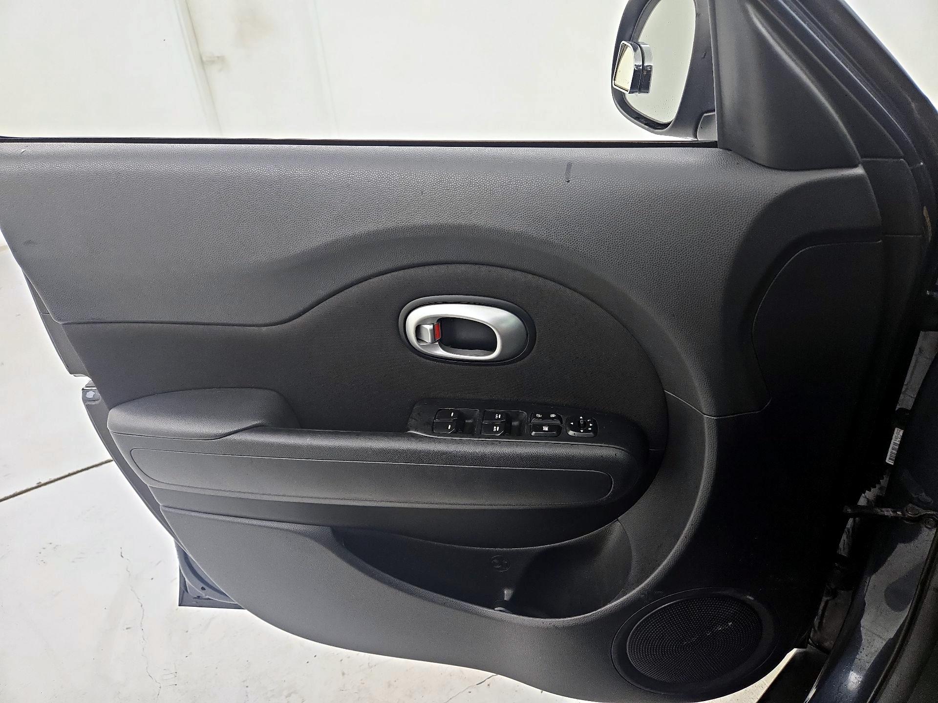 Thumbnail: 2016 Kia Soul - 12