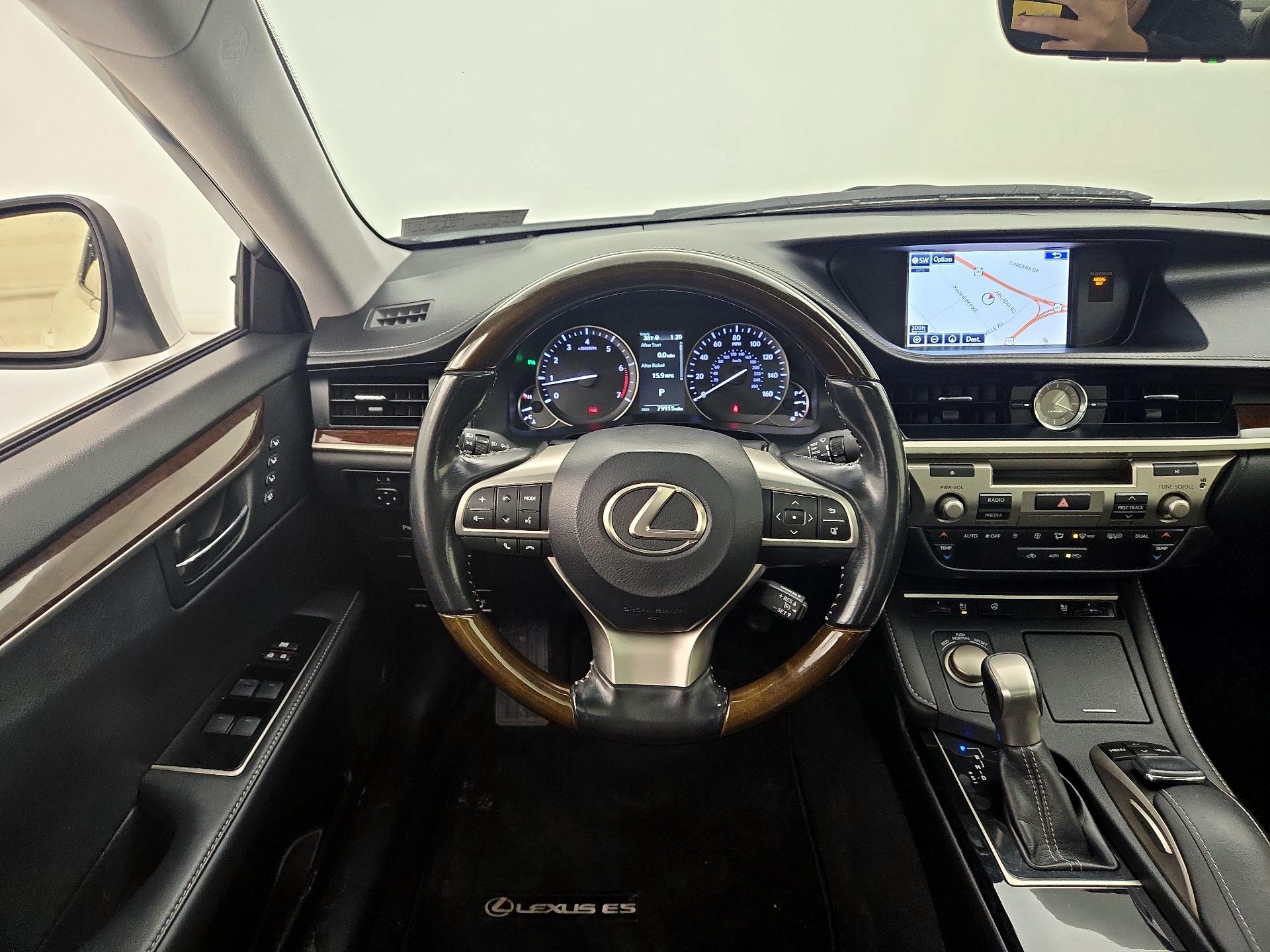 Thumbnail: 2016 Lexus ES - 10