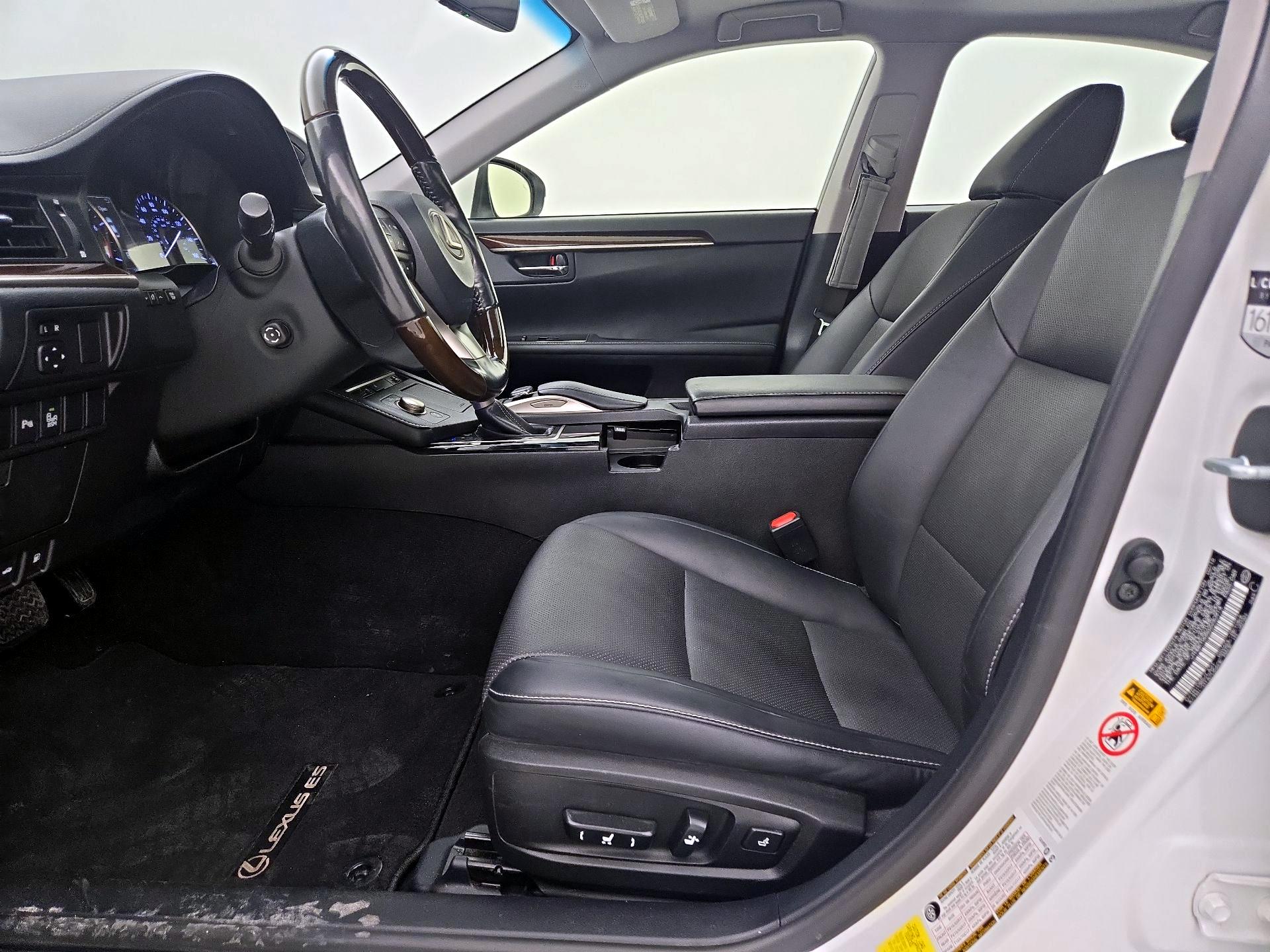 Thumbnail: 2016 Lexus ES - 11