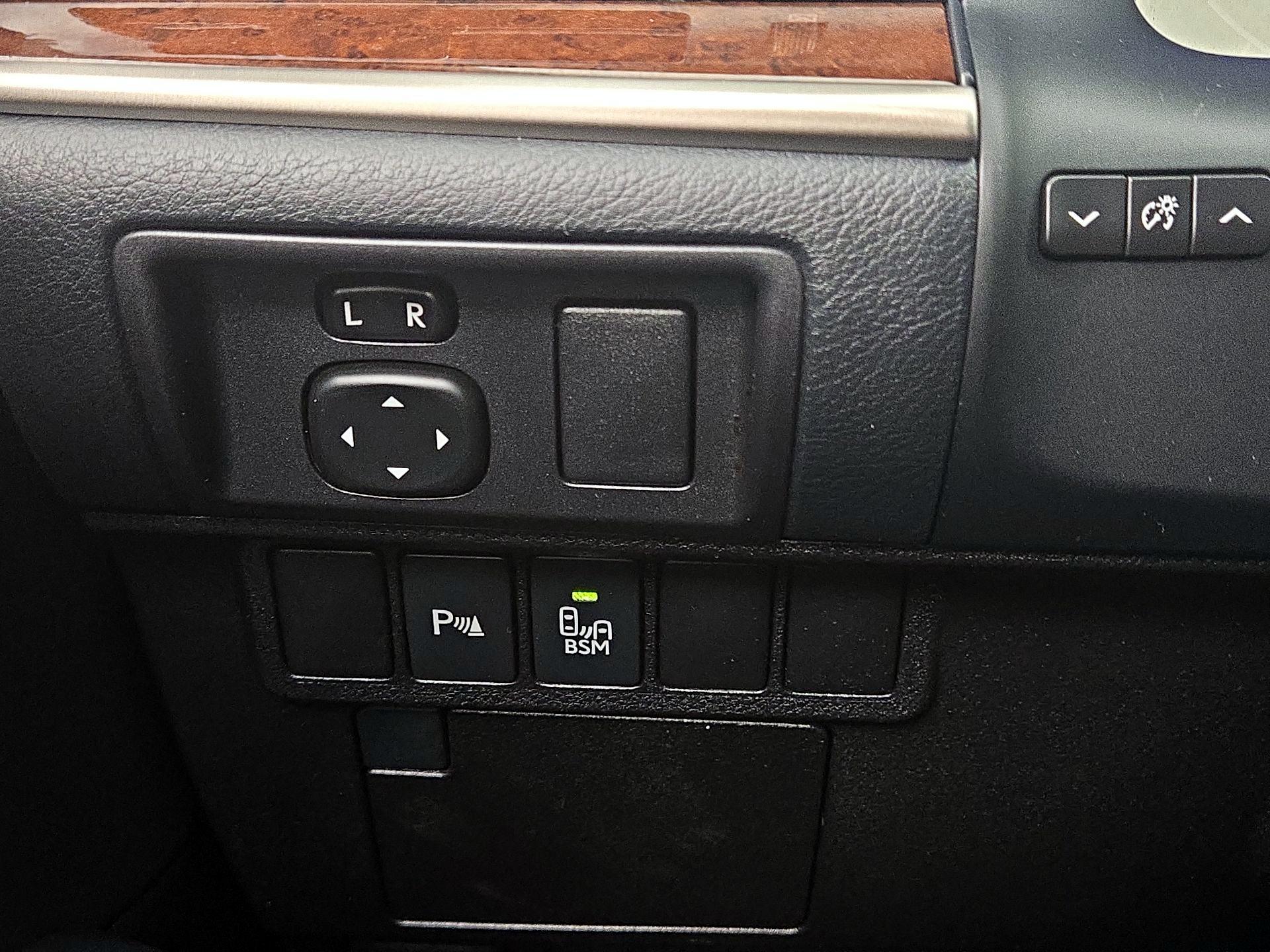 Thumbnail: 2016 Lexus ES - 13