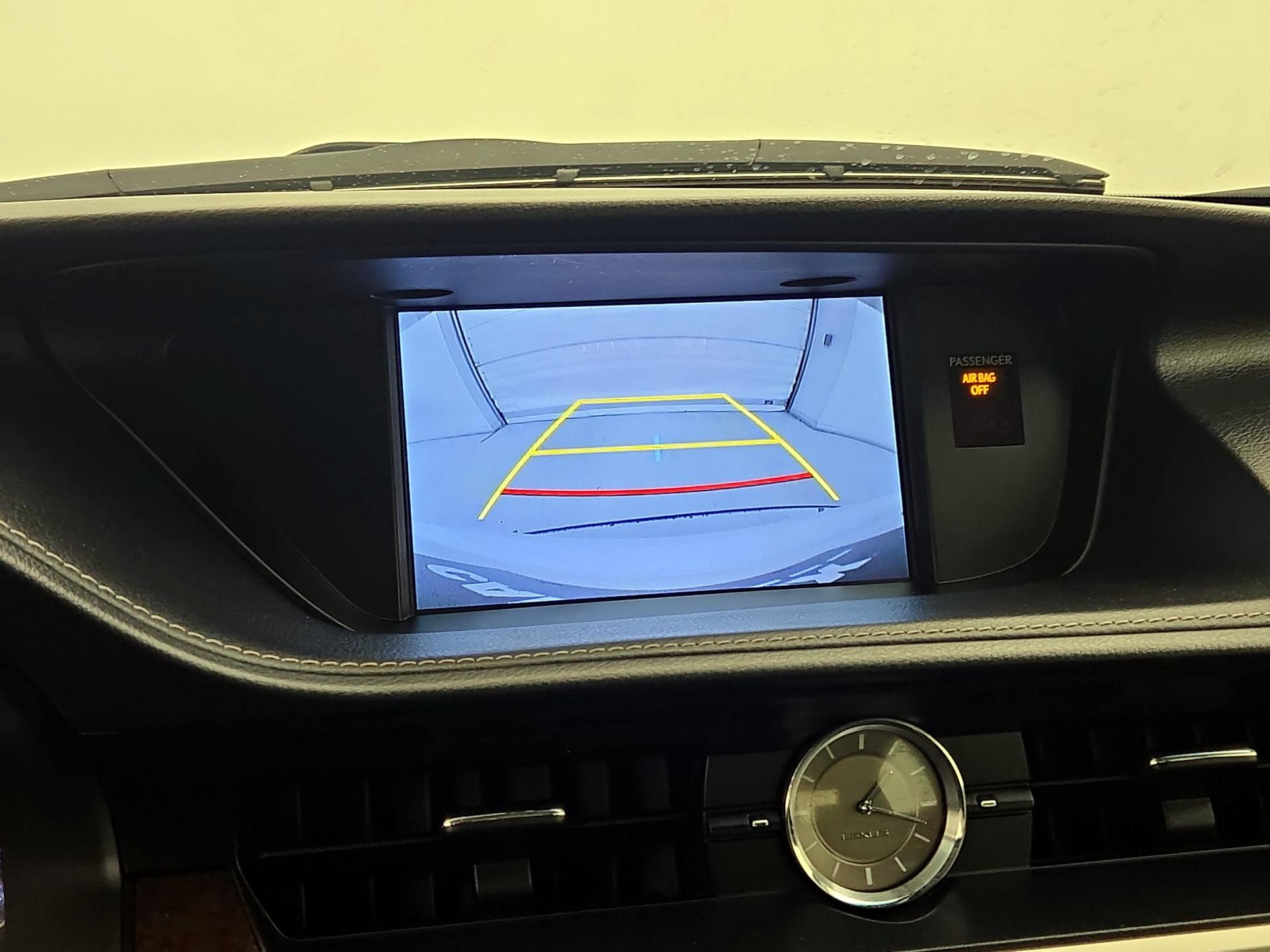 Thumbnail: 2016 Lexus ES - 15