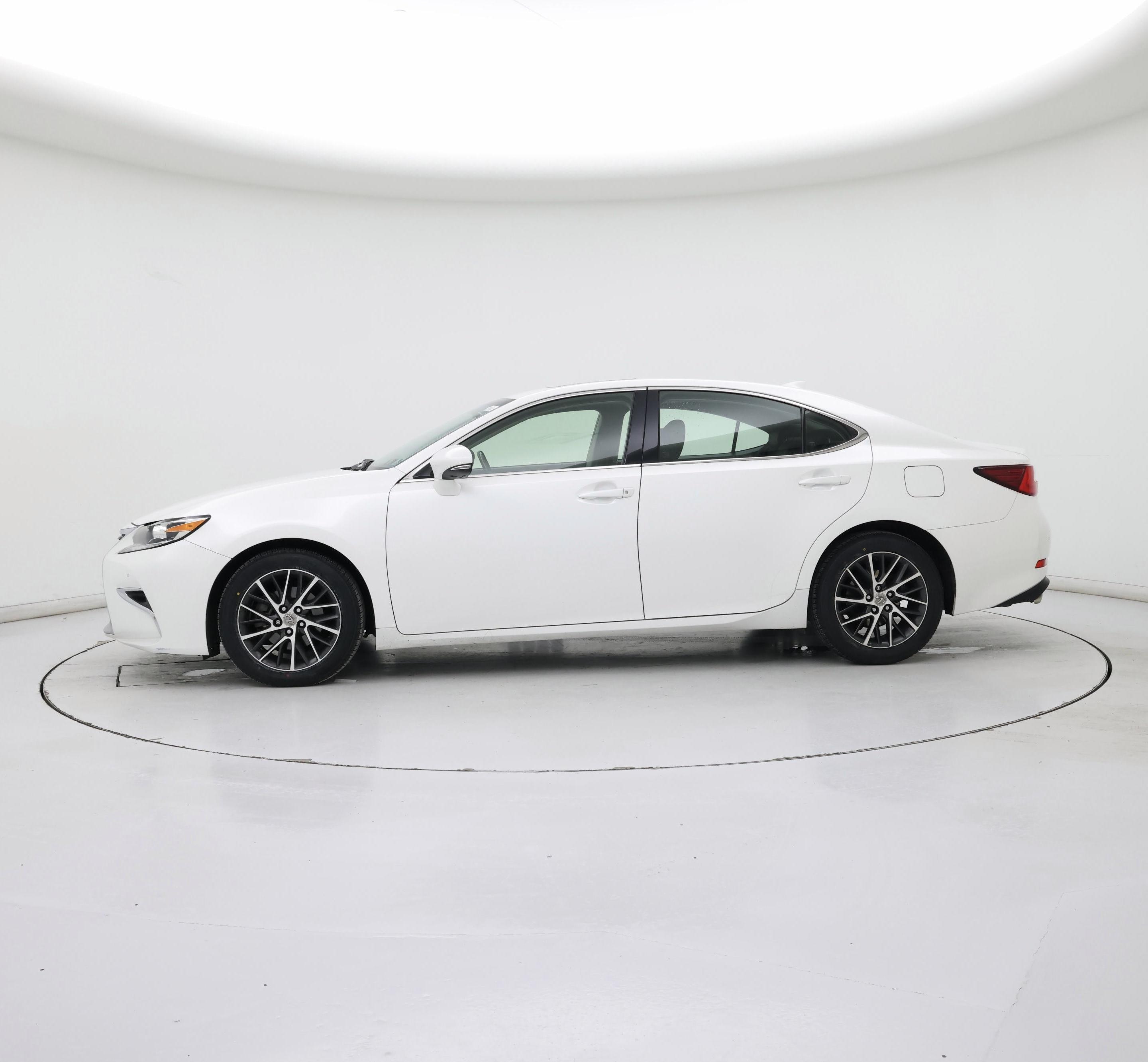 Thumbnail: 2016 Lexus ES - 3