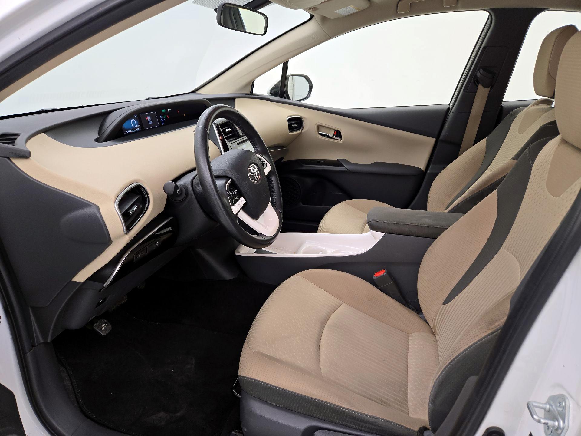 Thumbnail: 2016 Toyota Prius - 11