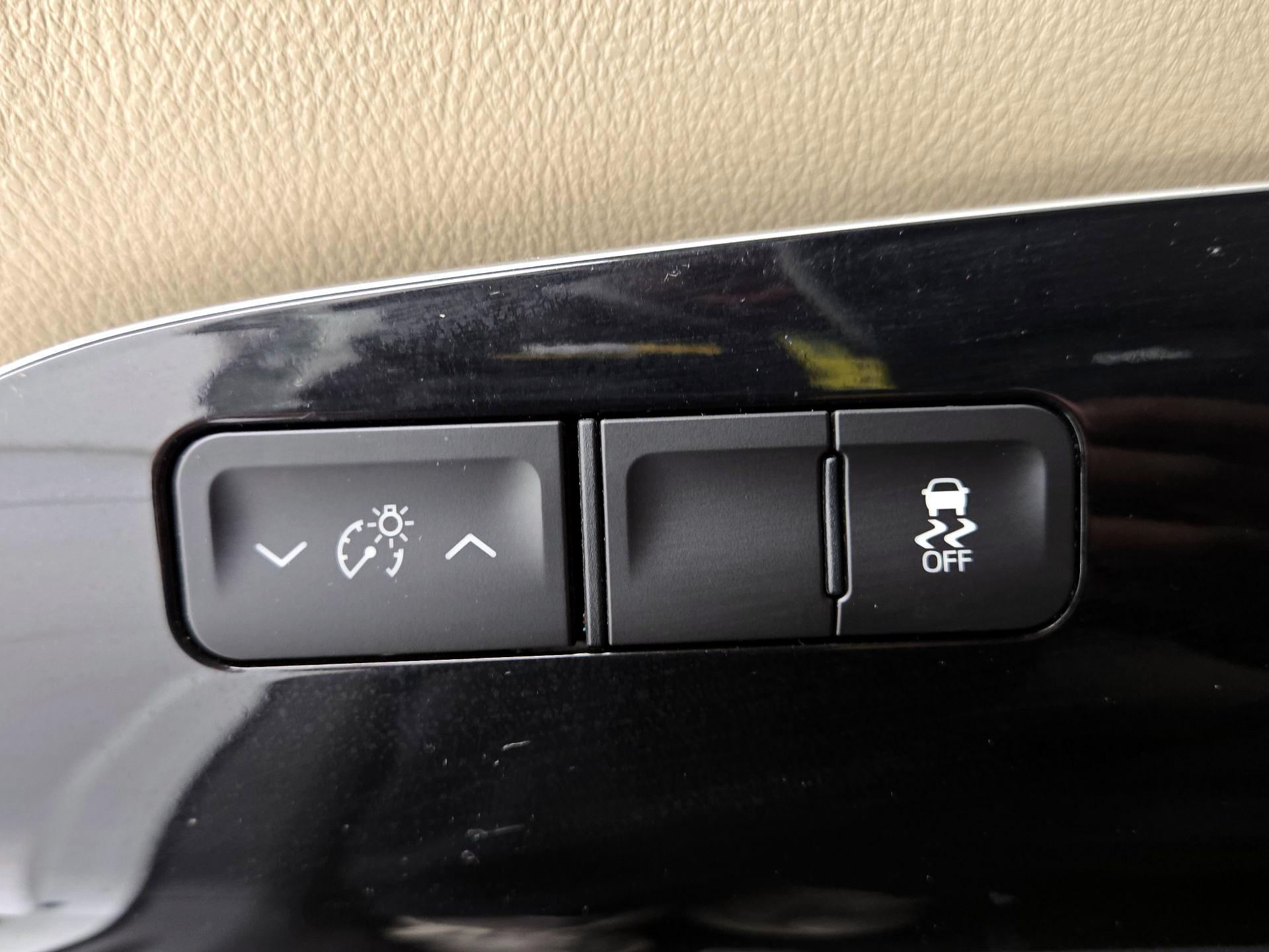 Thumbnail: 2016 Toyota Prius - 13