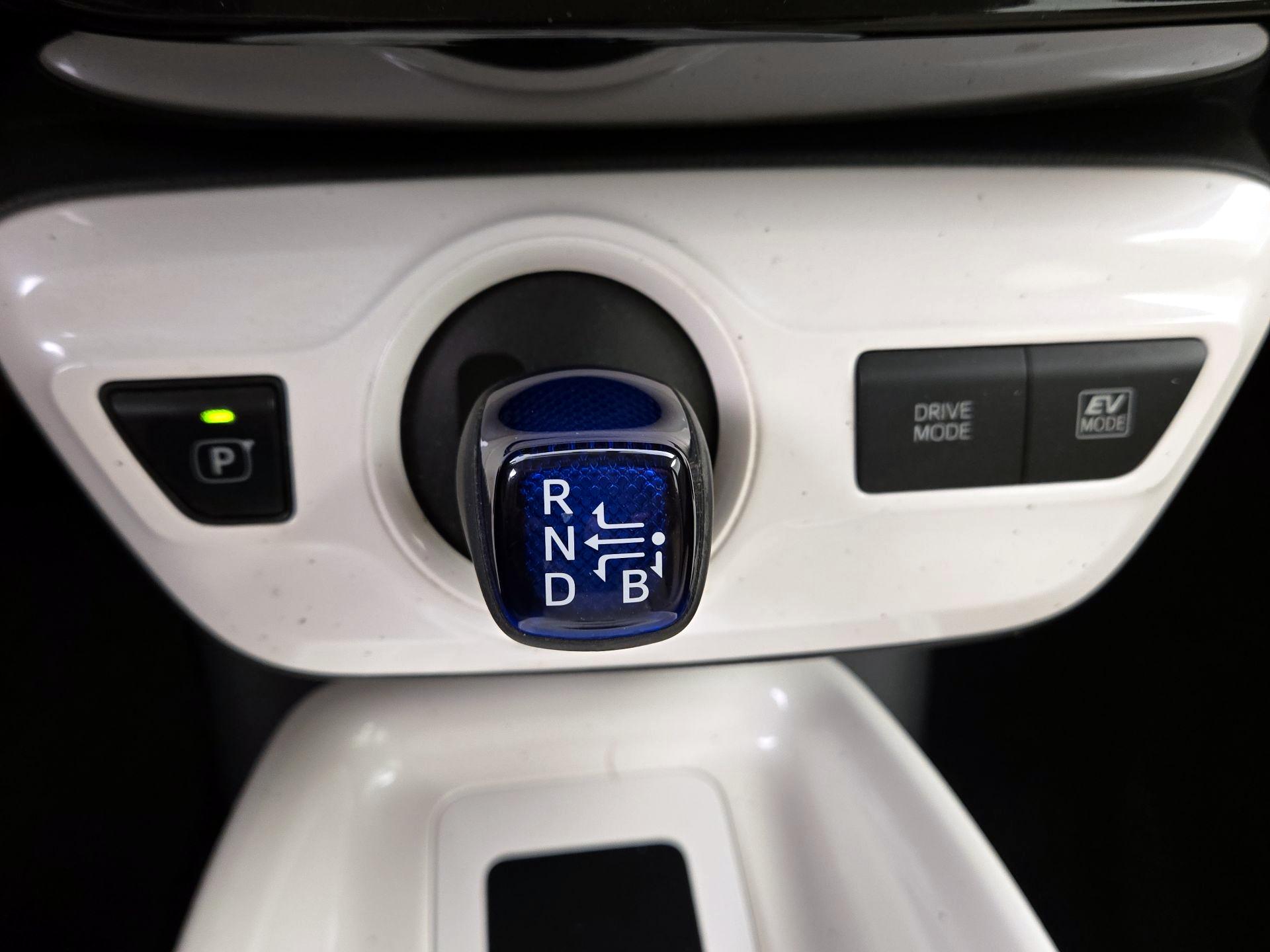 Thumbnail: 2016 Toyota Prius - 17