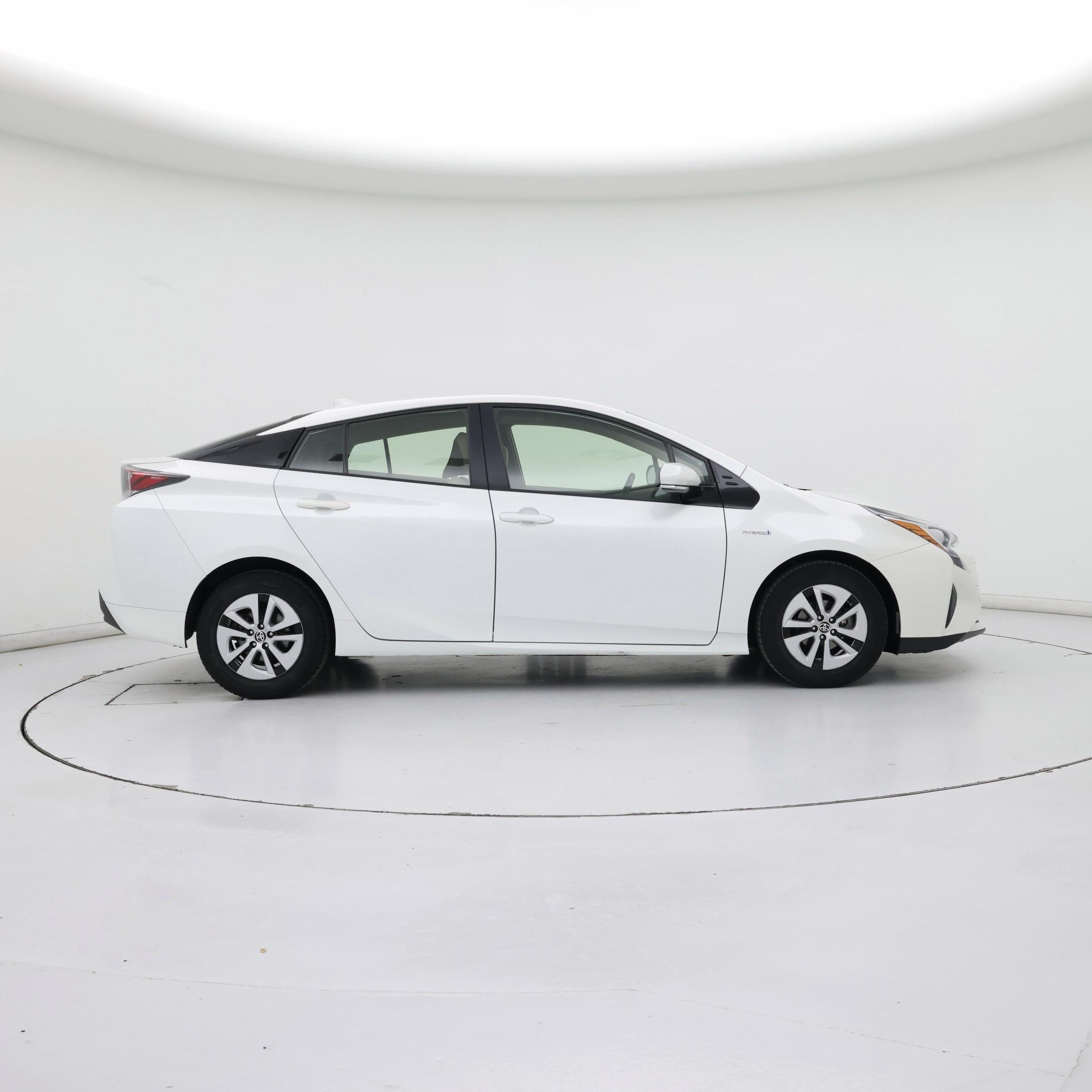 Thumbnail: 2016 Toyota Prius - 7